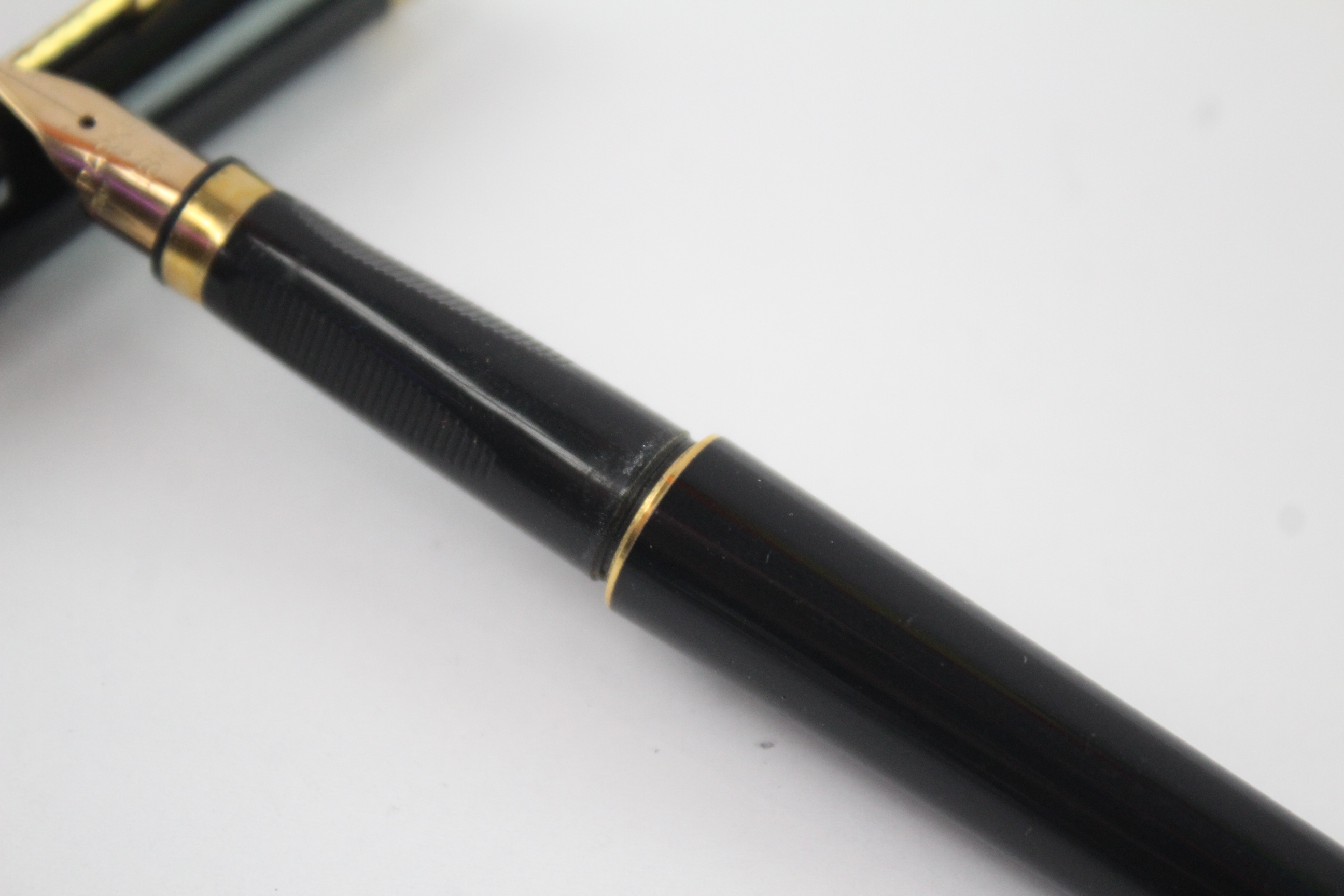 Vintage Parker Premiere Black Cased Fountain Pen 18ct Gold Nib WRITING ...