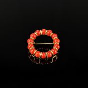 Korallenbrosche, 750/18k Gelbgold (punziert), Gesamtgewicht 8,78g, besetzt mit insgesamt 14 Kugeln,