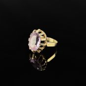 Amethyst Ring, 585/14k Gelbgold (punziert), Gesamtgewicht 5,19g, mittig ovaler facettierter Amethys