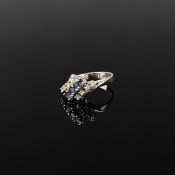 Saphir Diamant Ring, 585/14k Weißgold (punziert), Gesamtgewicht 3,24g, besetzt mit insgesamt drei S