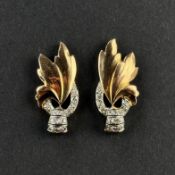 Paar ausgefallene Ohrstecker, 750/18k Weiß- und Gelbgold (Ohrmuttern punziert und Ohrringe getestet