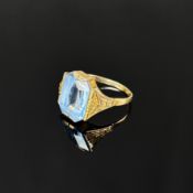 Antikisierender Ring, 585/14k Gelbgold (punziert), Gesamtgewicht 4,79g, hellblauer Schmuckstein, Ri