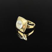Moderner Ring, 585/14k Gelbgold (punziert), Gesamtgewicht 7g, mittig hellblauer runder facettierter