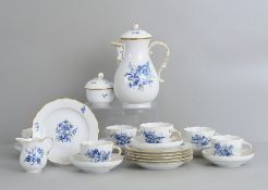 Kaffeeservice für 6 Personen, Meissen, blaue Blume mit Gold