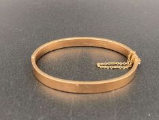 9ct gold hinged oval bracelet,