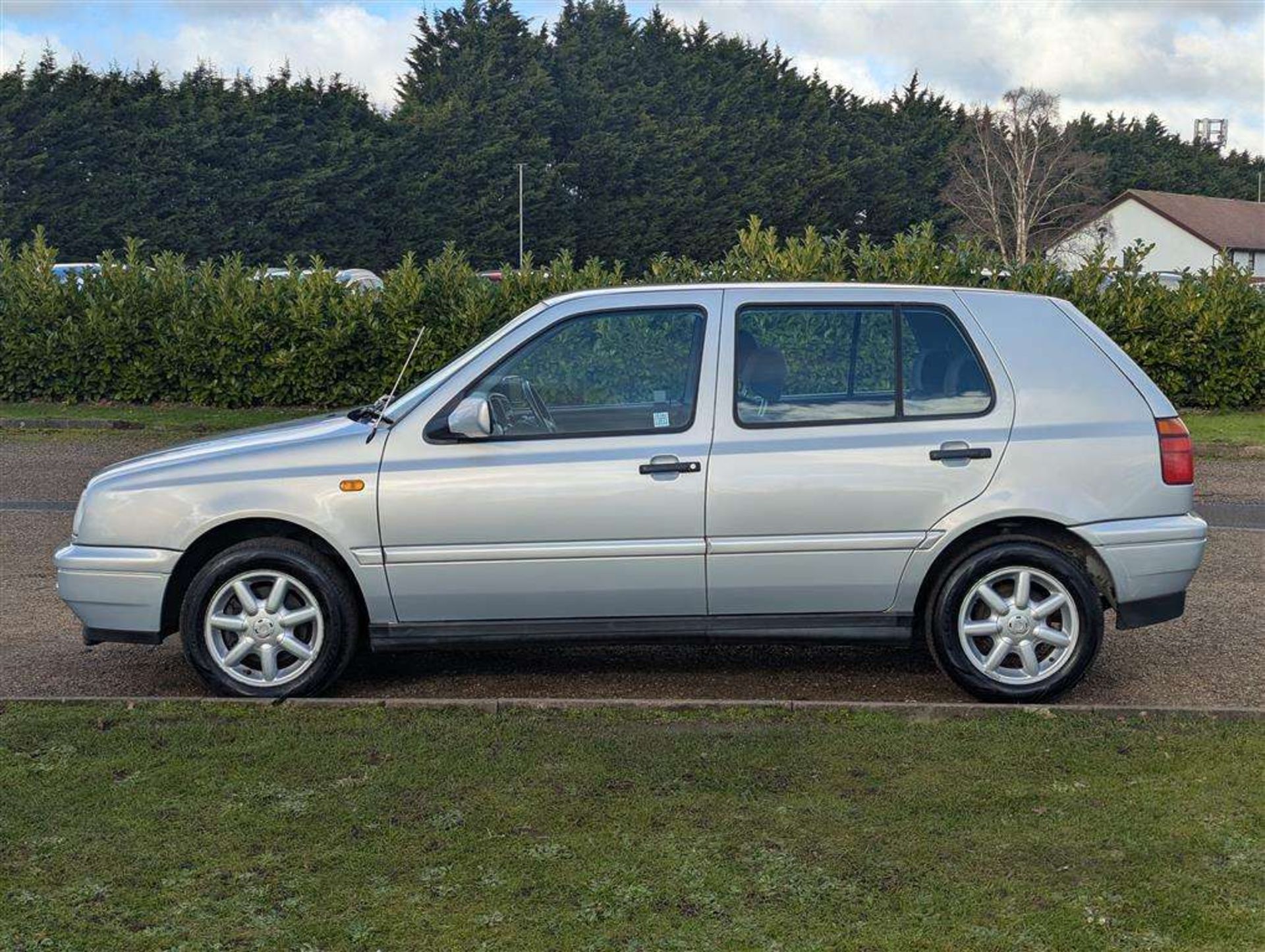 1998 VOLKSWAGEN GOLF GL AUTO - Image 2 of 30