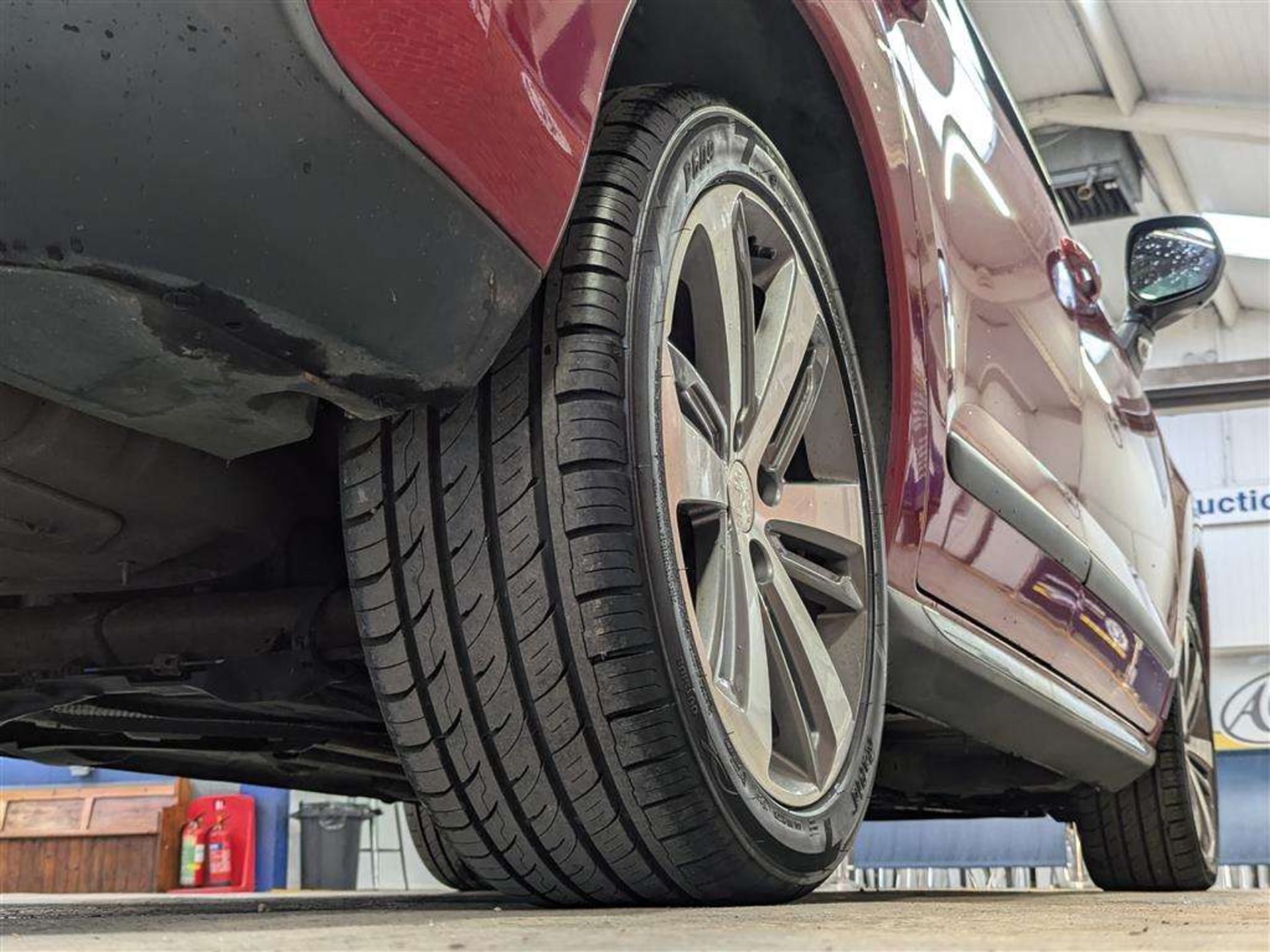 2015 PEUGEOT 3008 ALLURE PURE TECH S/S - Image 15 of 29