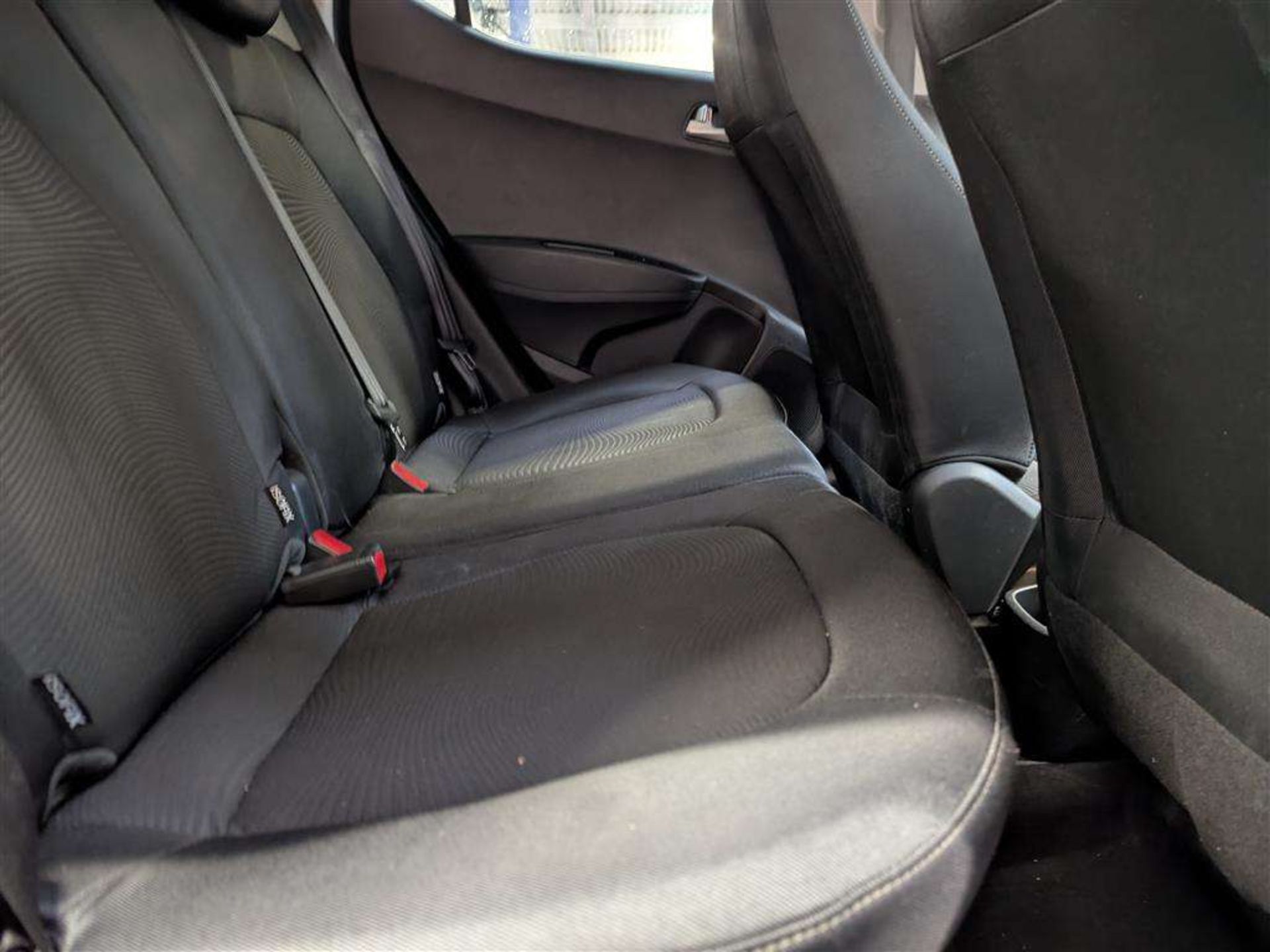 2018 HYUNDAI I10 PREMIUM SE - Image 15 of 27