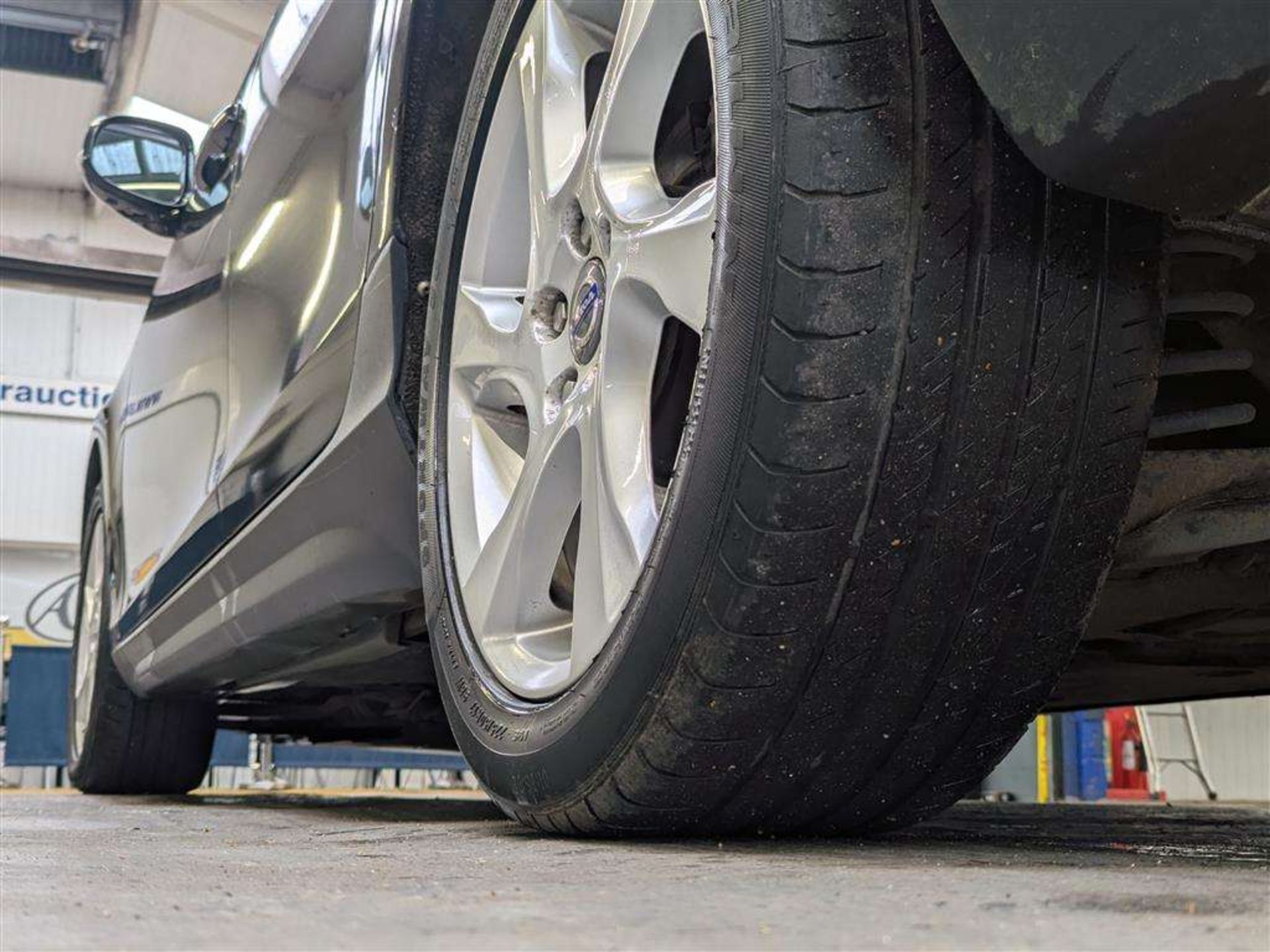 2013 VOLVO V40 CROSS COUNTRY LUX D2 - Image 11 of 29