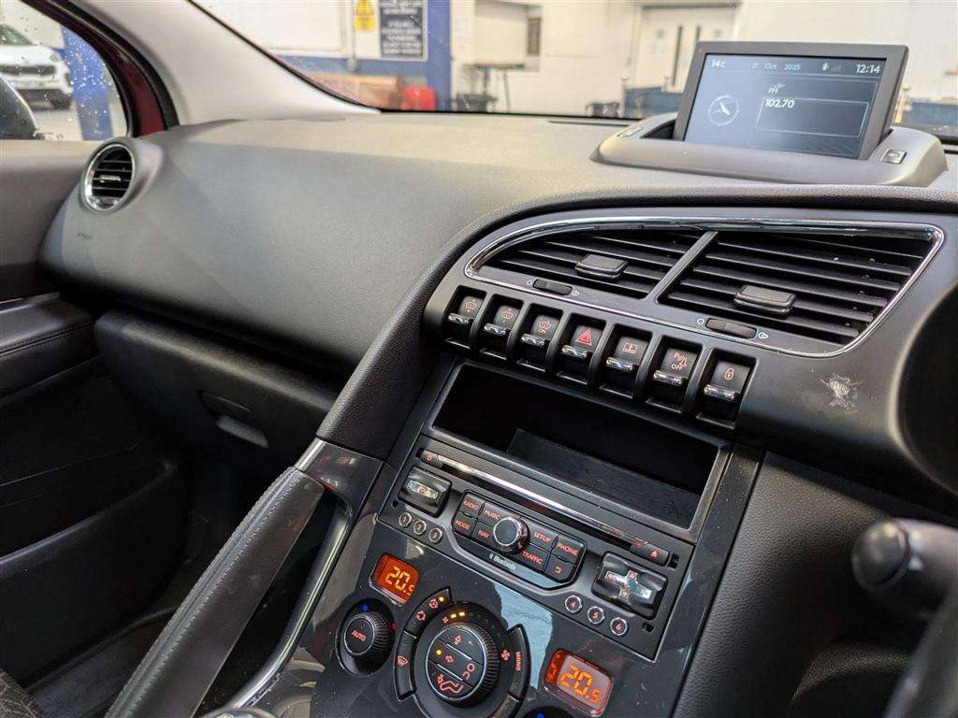 2015 PEUGEOT 3008 ALLURE PURE TECH S/S - Image 20 of 29