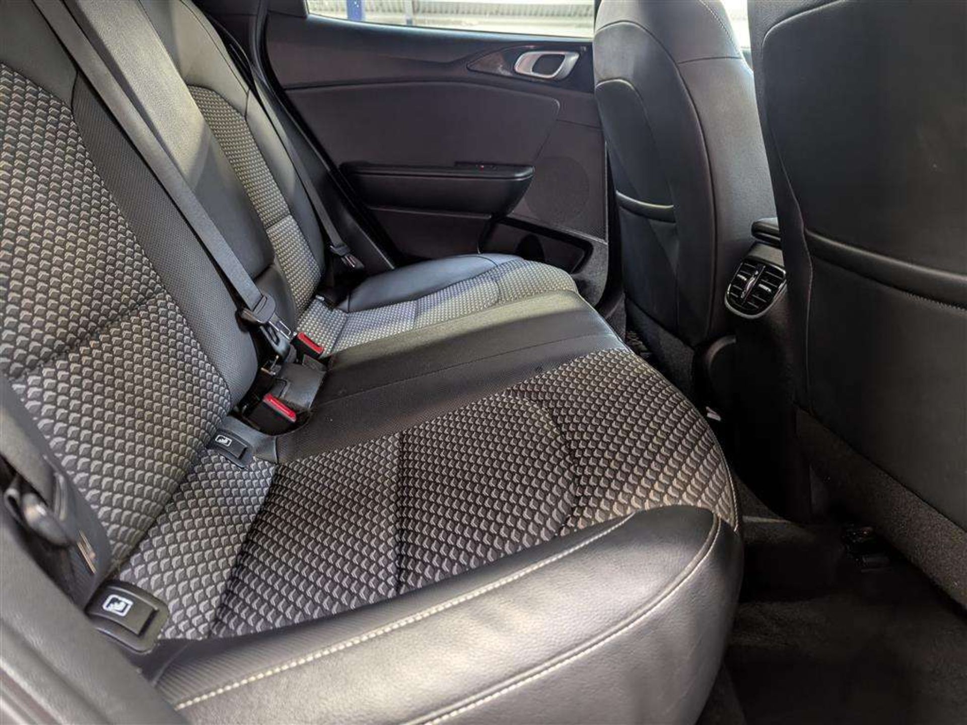 2021 KIA XCEED 3 ISG - Image 15 of 27