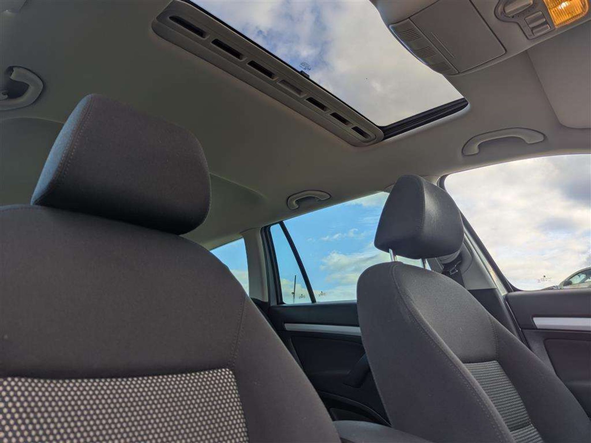 2011 SKODA OCTAVIA SCOUT TDI CR S-A - Image 14 of 30