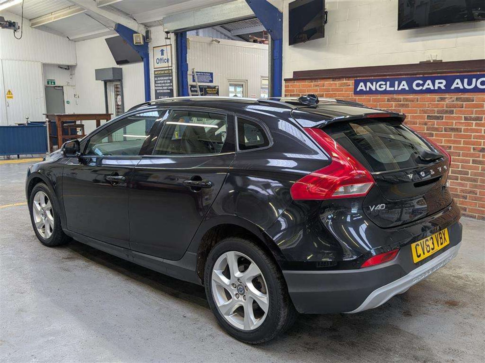 2013 VOLVO V40 CROSS COUNTRY LUX D2 - Image 4 of 29