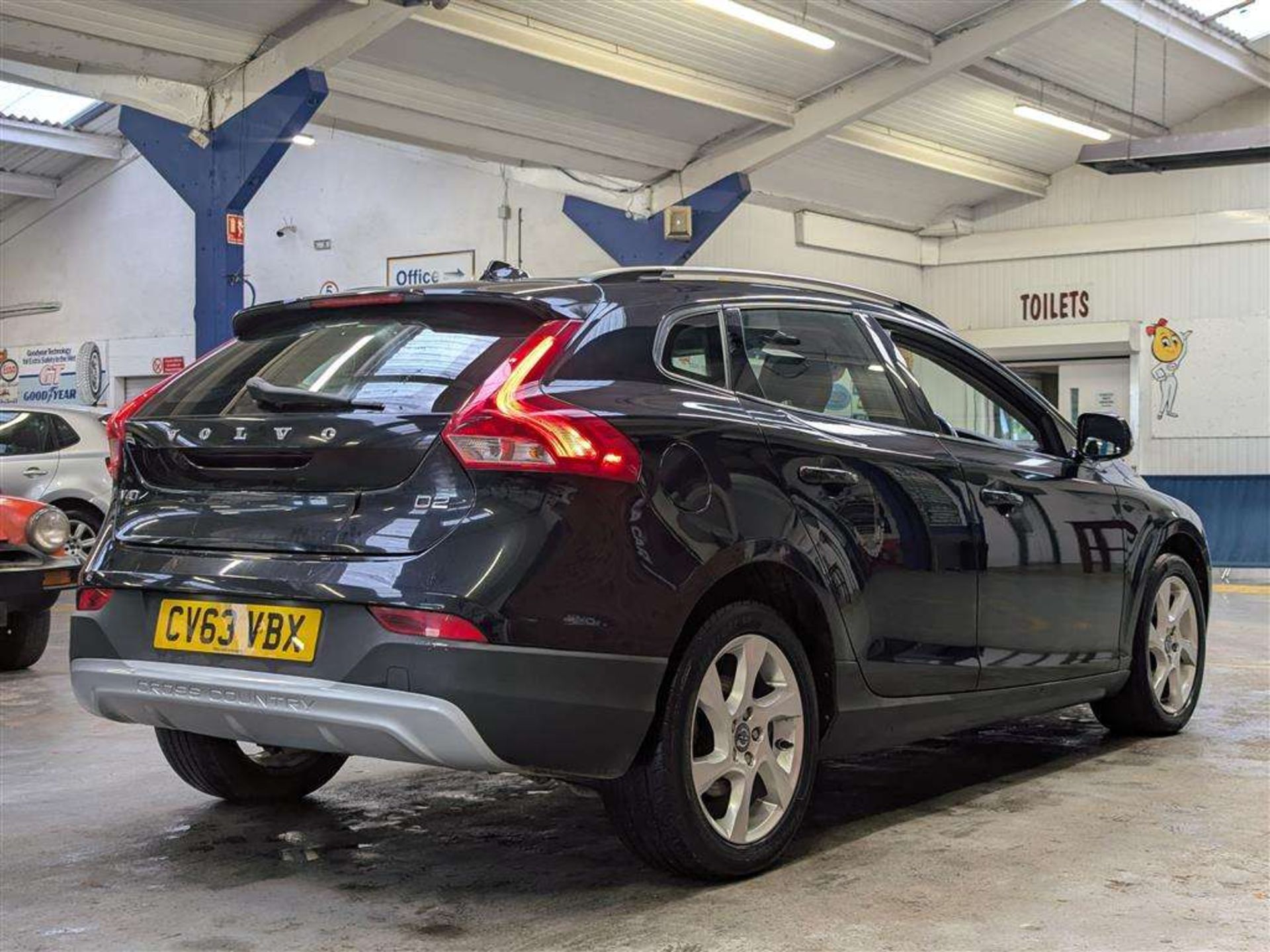2013 VOLVO V40 CROSS COUNTRY LUX D2 - Image 6 of 29