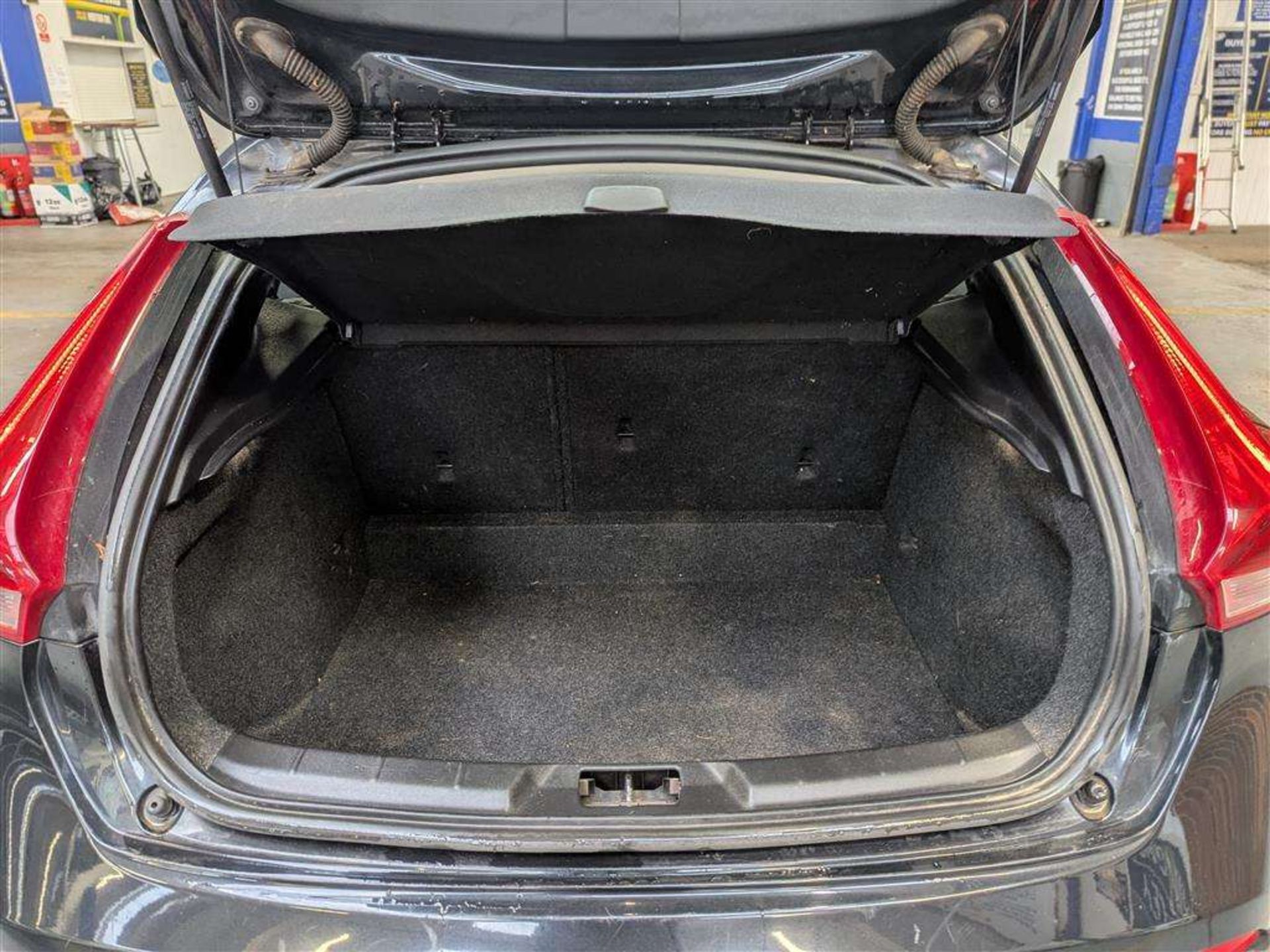 2013 VOLVO V40 CROSS COUNTRY LUX D2 - Image 8 of 29