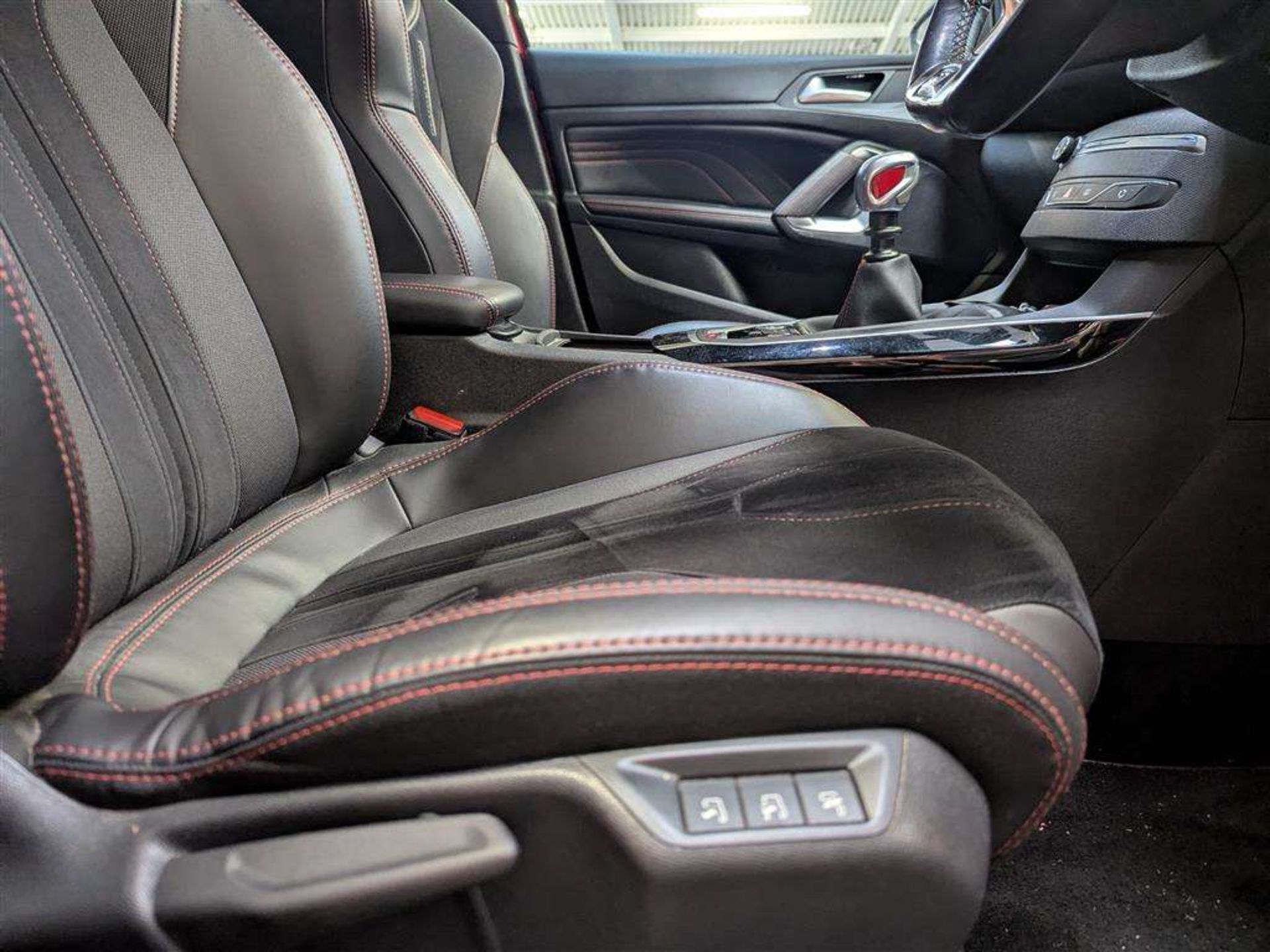 2015 PEUGEOT 308 GTI BY PEUGEOTSPORT T - Image 14 of 30