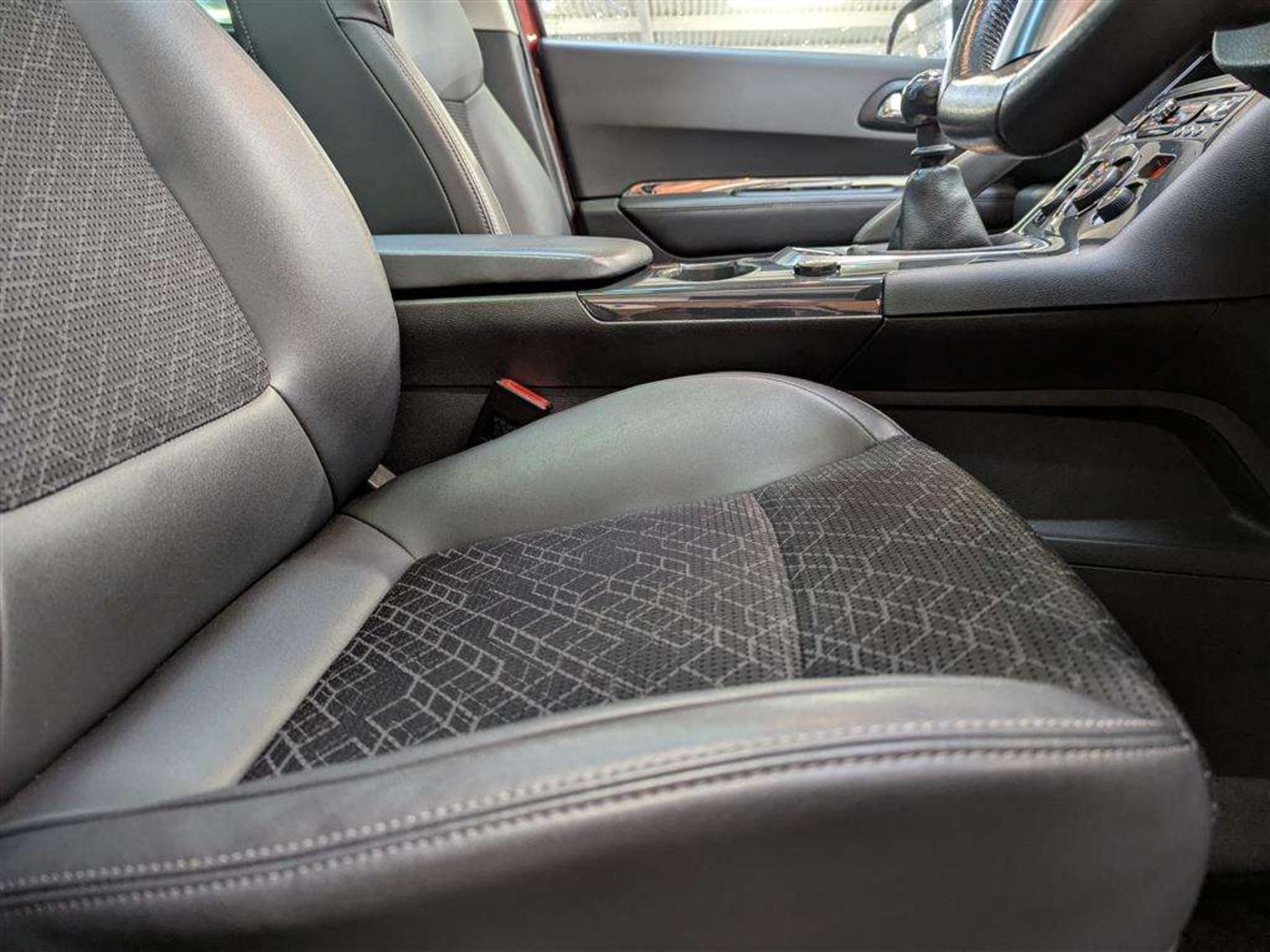 2015 PEUGEOT 3008 ALLURE PURE TECH S/S - Image 18 of 29