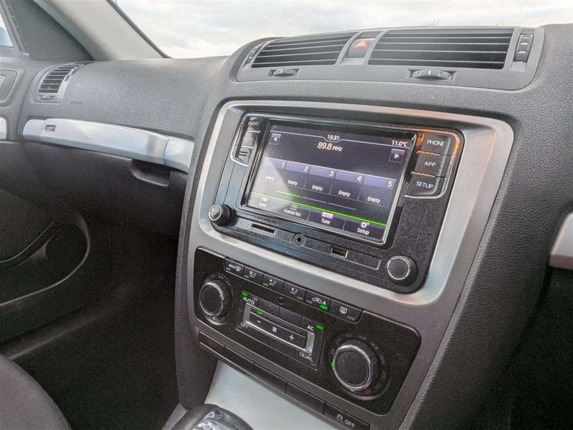 2011 SKODA OCTAVIA SCOUT TDI CR S-A - Image 17 of 30
