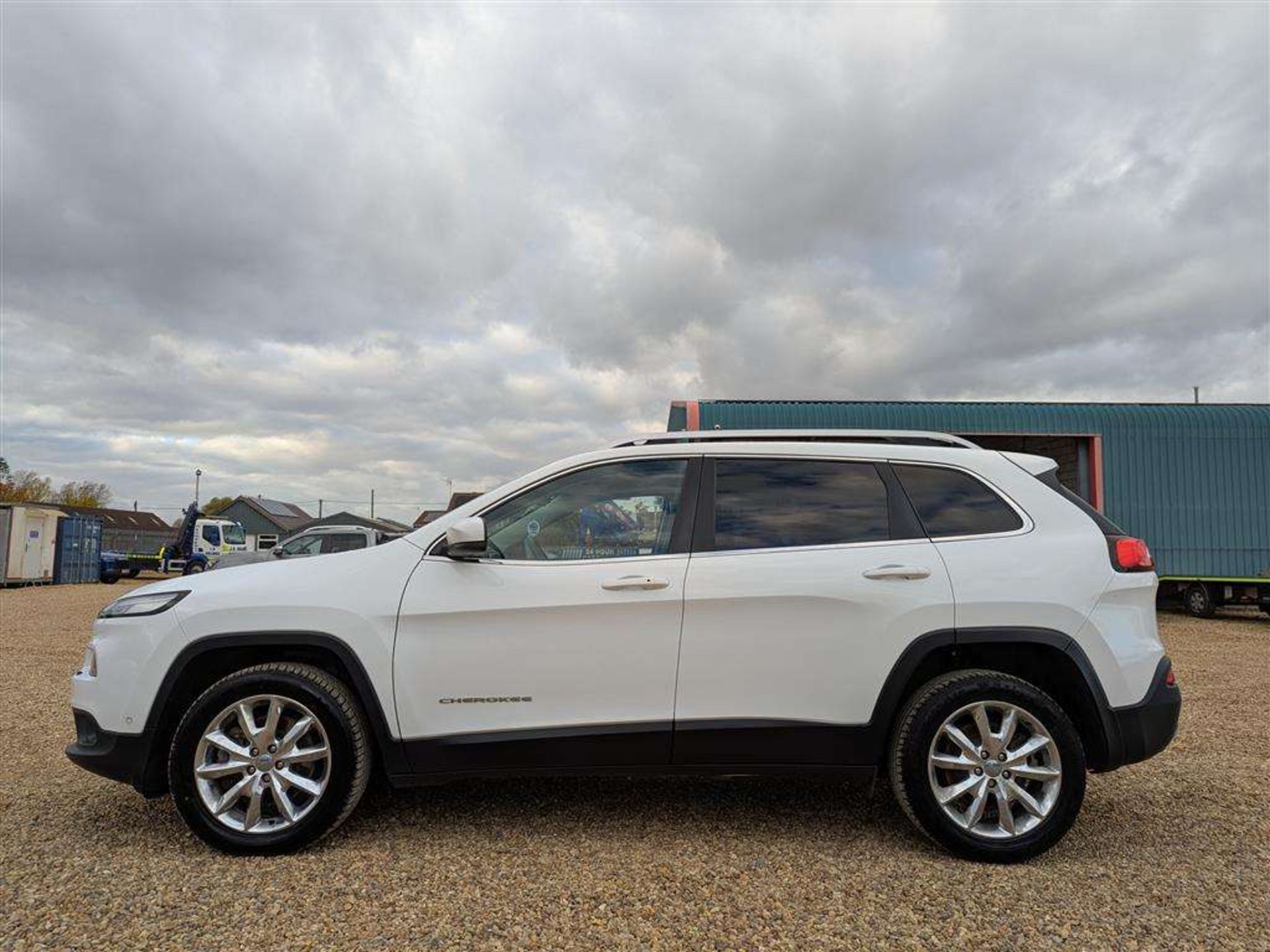 2016 JEEP CHEROKEE LIMITED M-JET II - Image 2 of 26