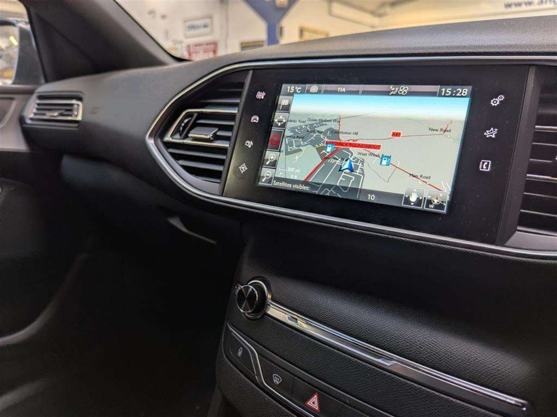 2015 PEUGEOT 308 GTI BY PEUGEOTSPORT T - Image 17 of 30