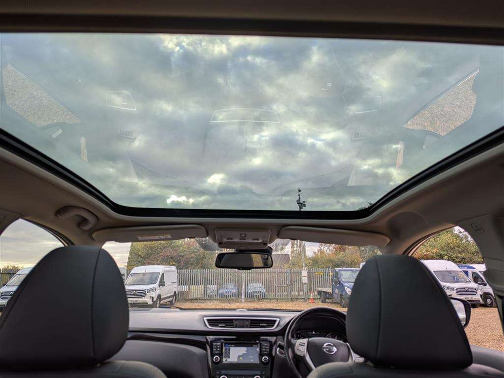 2017 NISSAN QASHQAI TEKNA DCI - Image 8 of 28