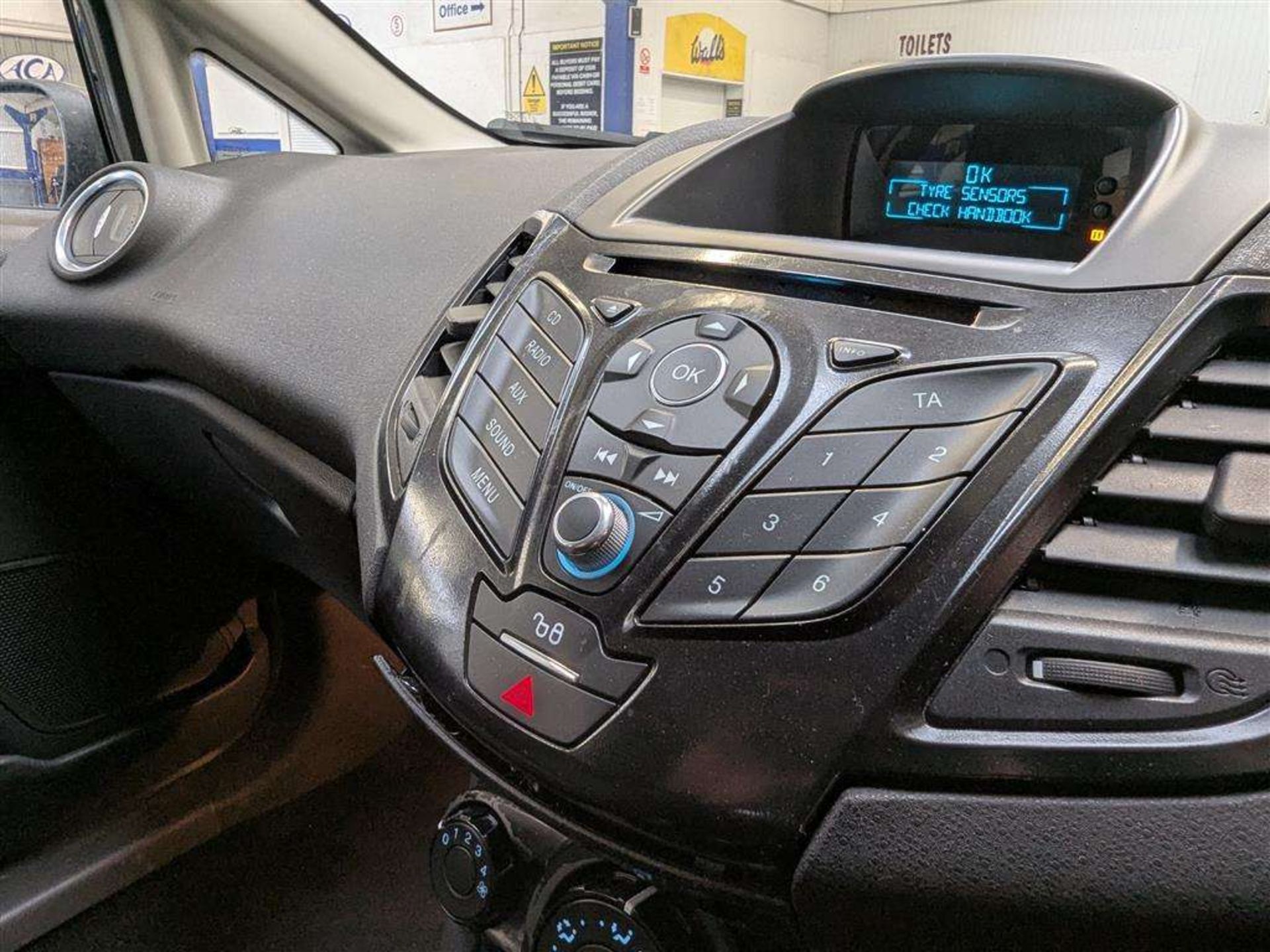 2015 FORD FIESTA STUDIO - Image 17 of 28