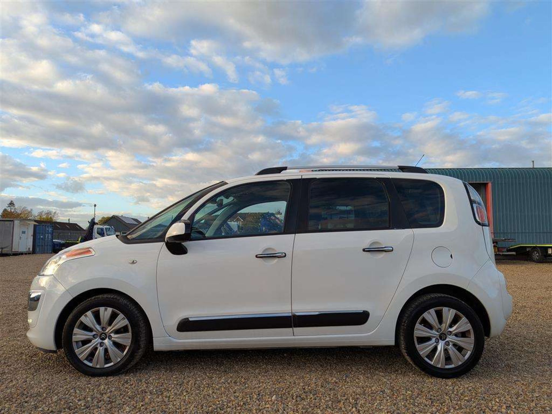 2014 CITROEN C3 PICASSO EXCLUSIVE HDI - Image 2 of 26