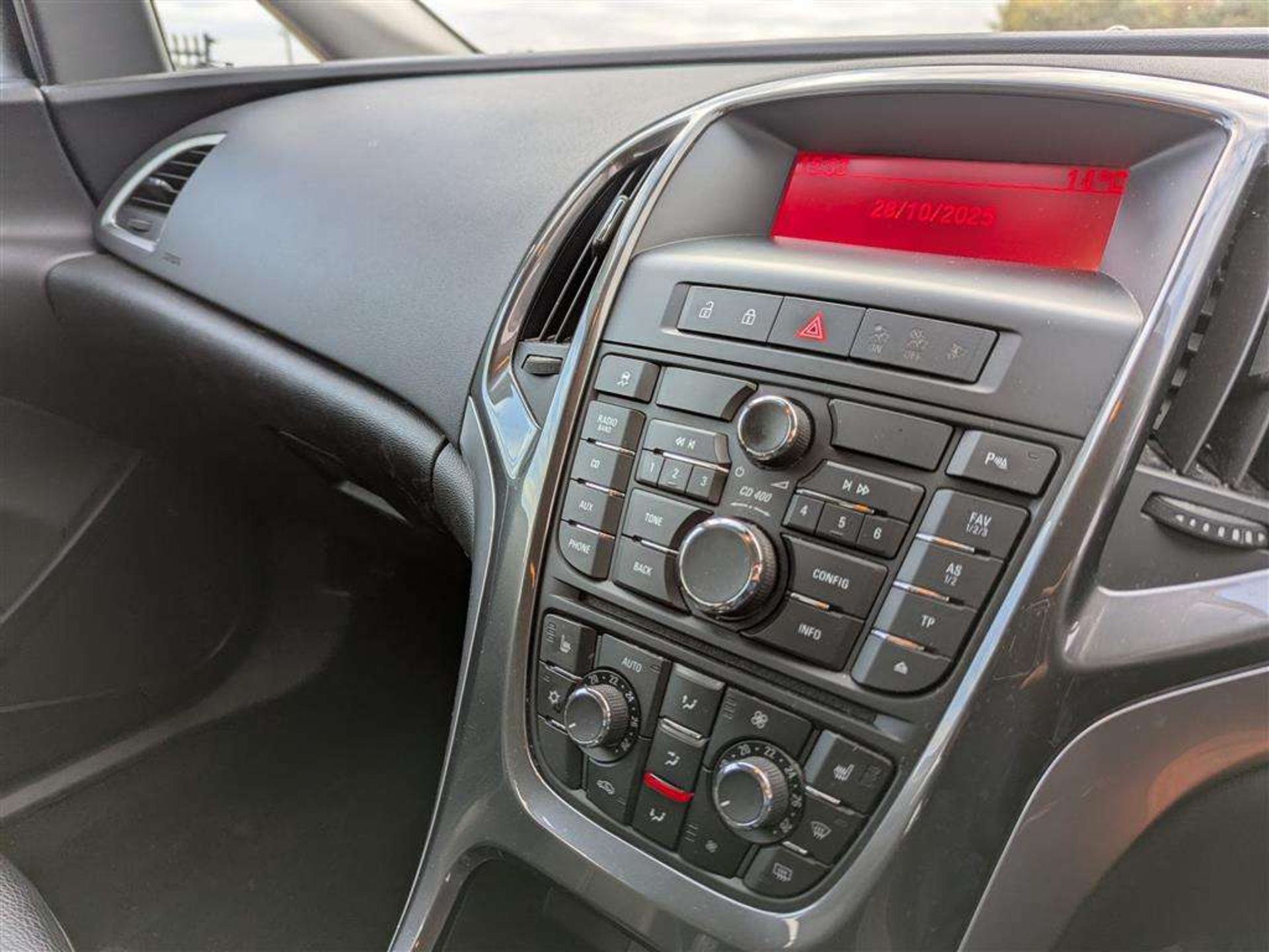2014 VAUXHALL ASTRA ELITE - Image 17 of 27