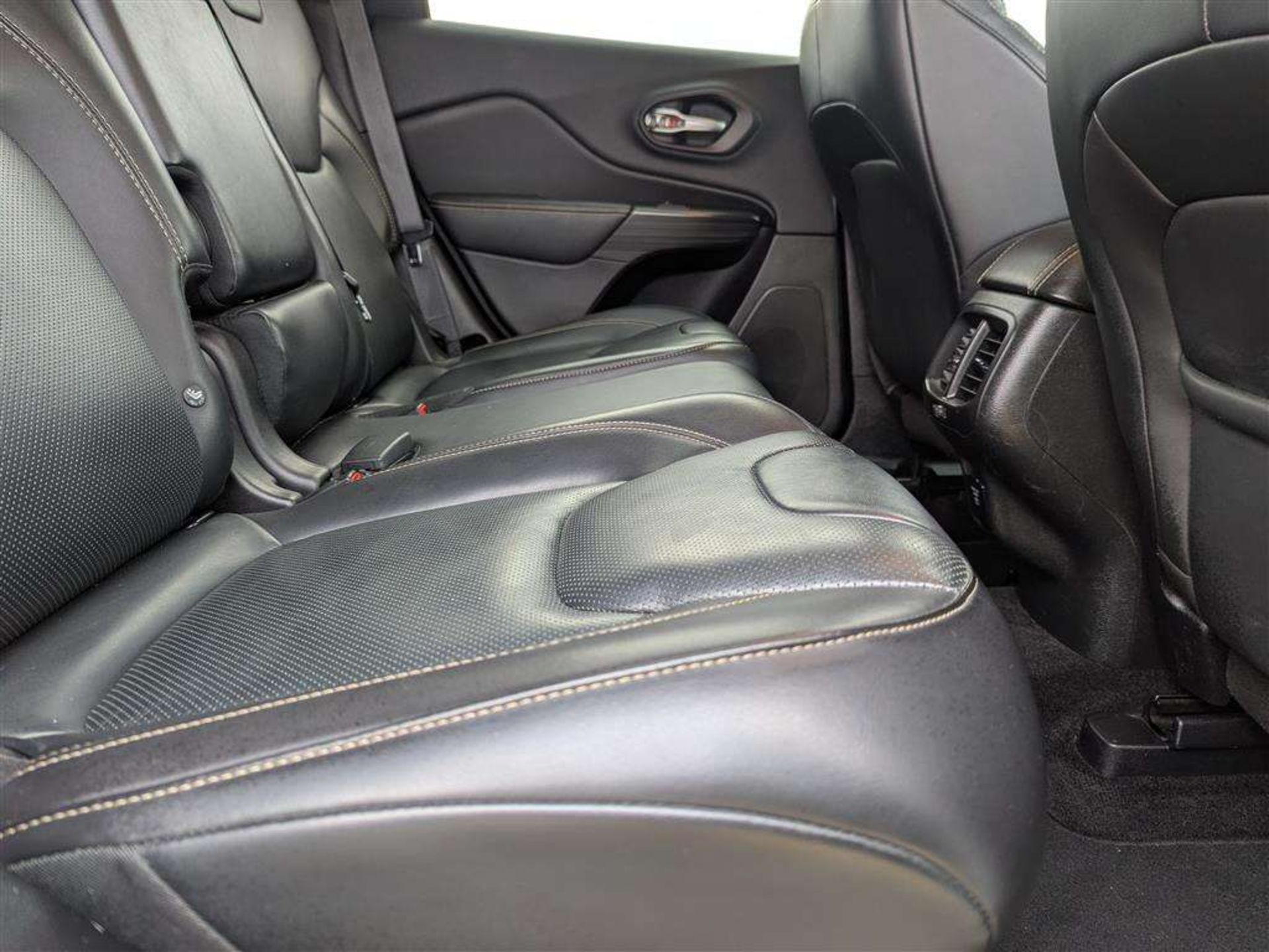 2016 JEEP CHEROKEE LIMITED M-JET II - Image 16 of 26