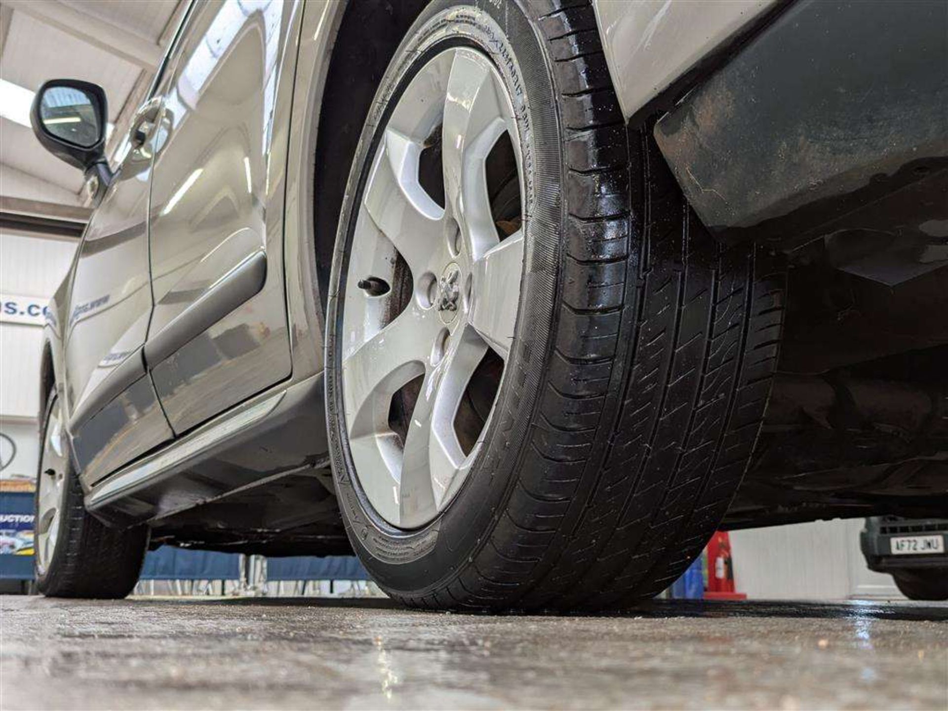 2011 PEUGEOT 3008 EXCLUSIVE HDI - Image 16 of 30