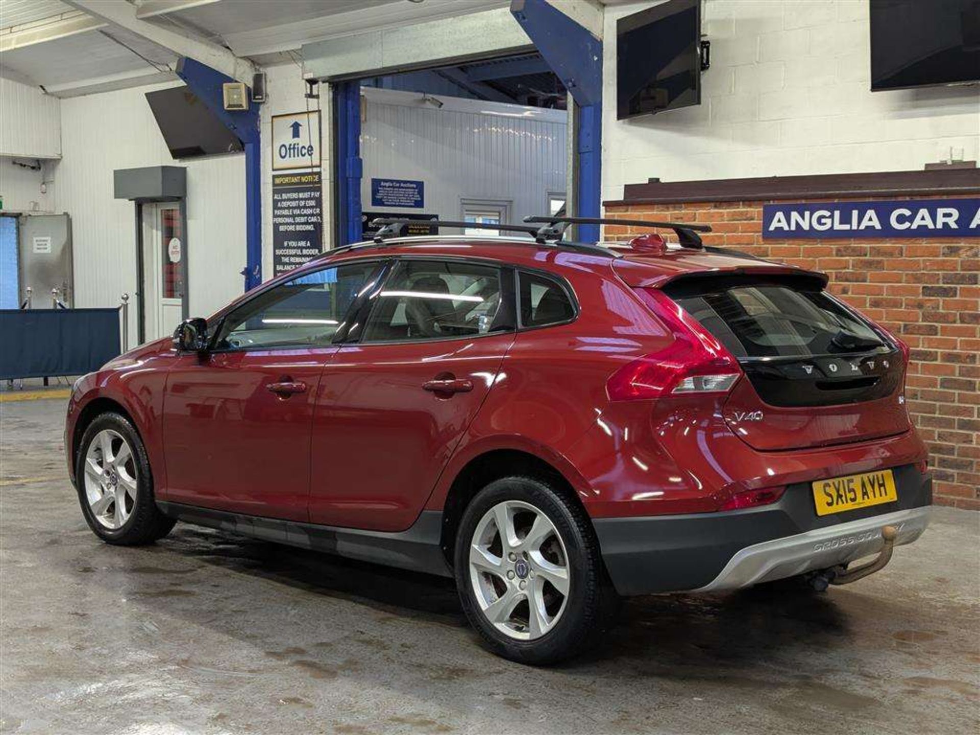 2015 VOLVO V40 CROSS COUNTRY LUX NAV - Image 4 of 30