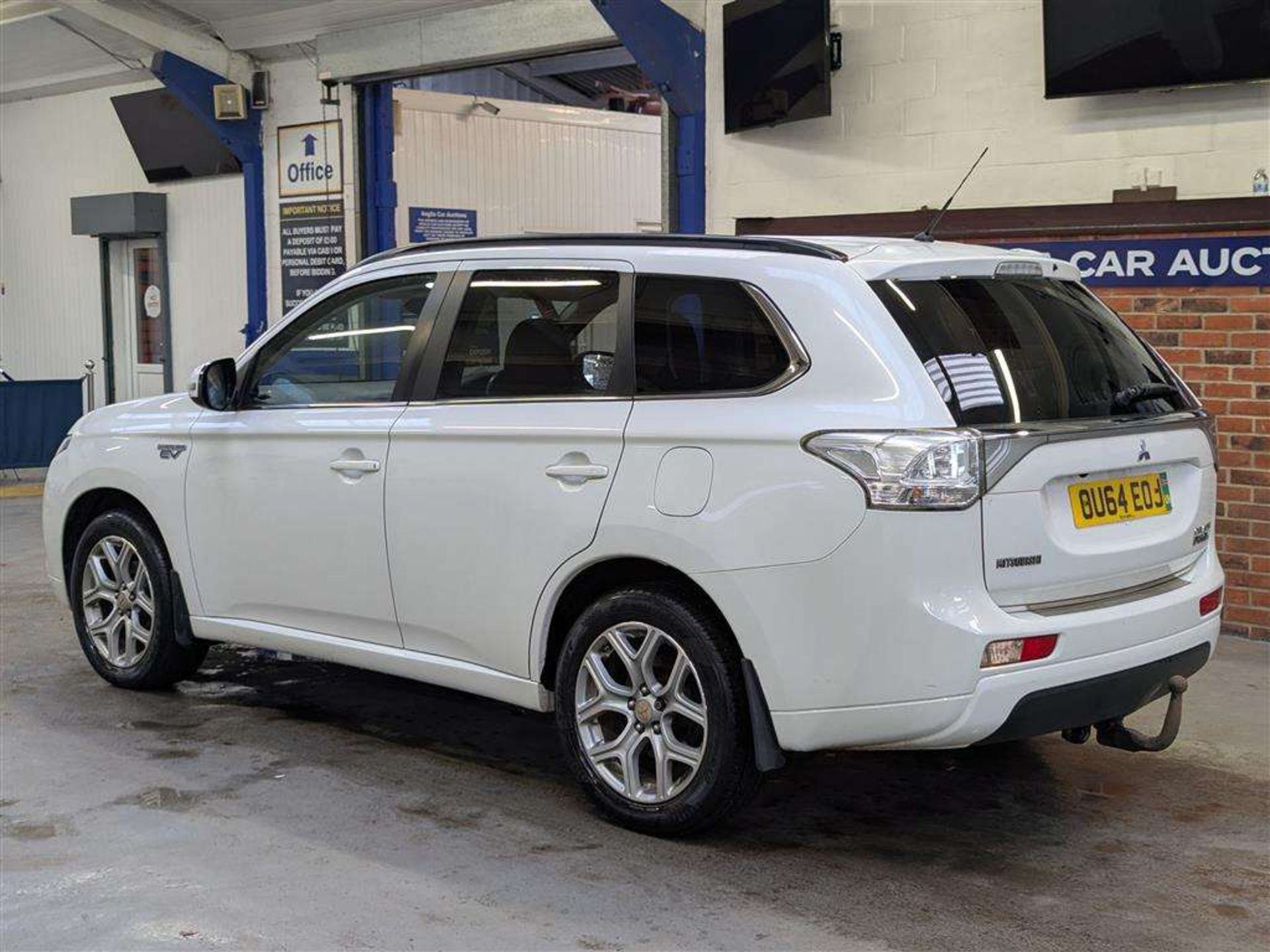 2015 MITSUBISHI OUTLANDER GX 4HS PHEV AUTO - Image 4 of 30