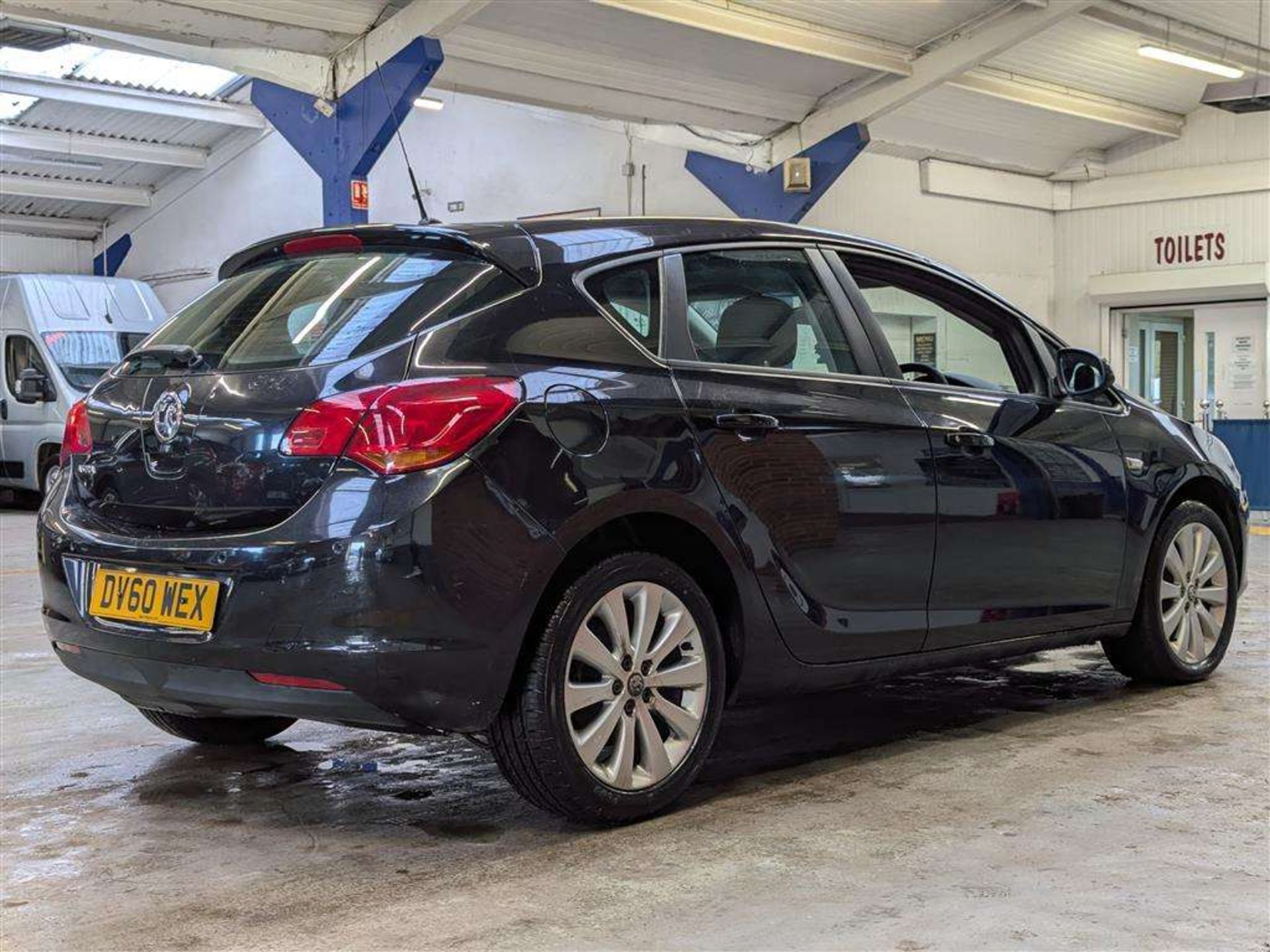 2010 VAUXHALL ASTRA EXCLUSIV 85 - Image 6 of 49