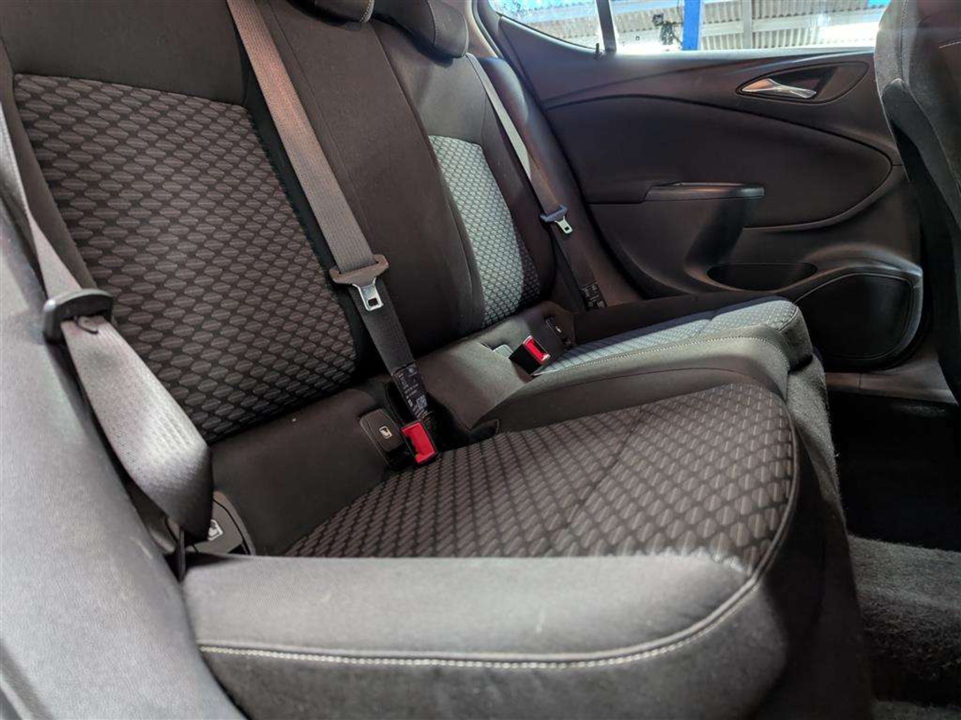 2016 VAUXHALL ASTRA DESIGN - Image 11 of 28