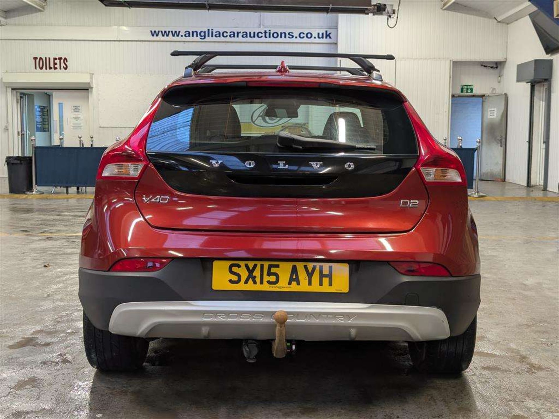 2015 VOLVO V40 CROSS COUNTRY LUX NAV - Image 3 of 30