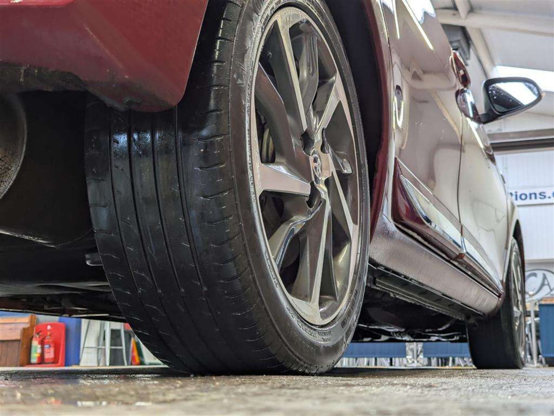 2017 TOYOTA YARIS EXCEL HYBRID VVT-I - Image 14 of 28