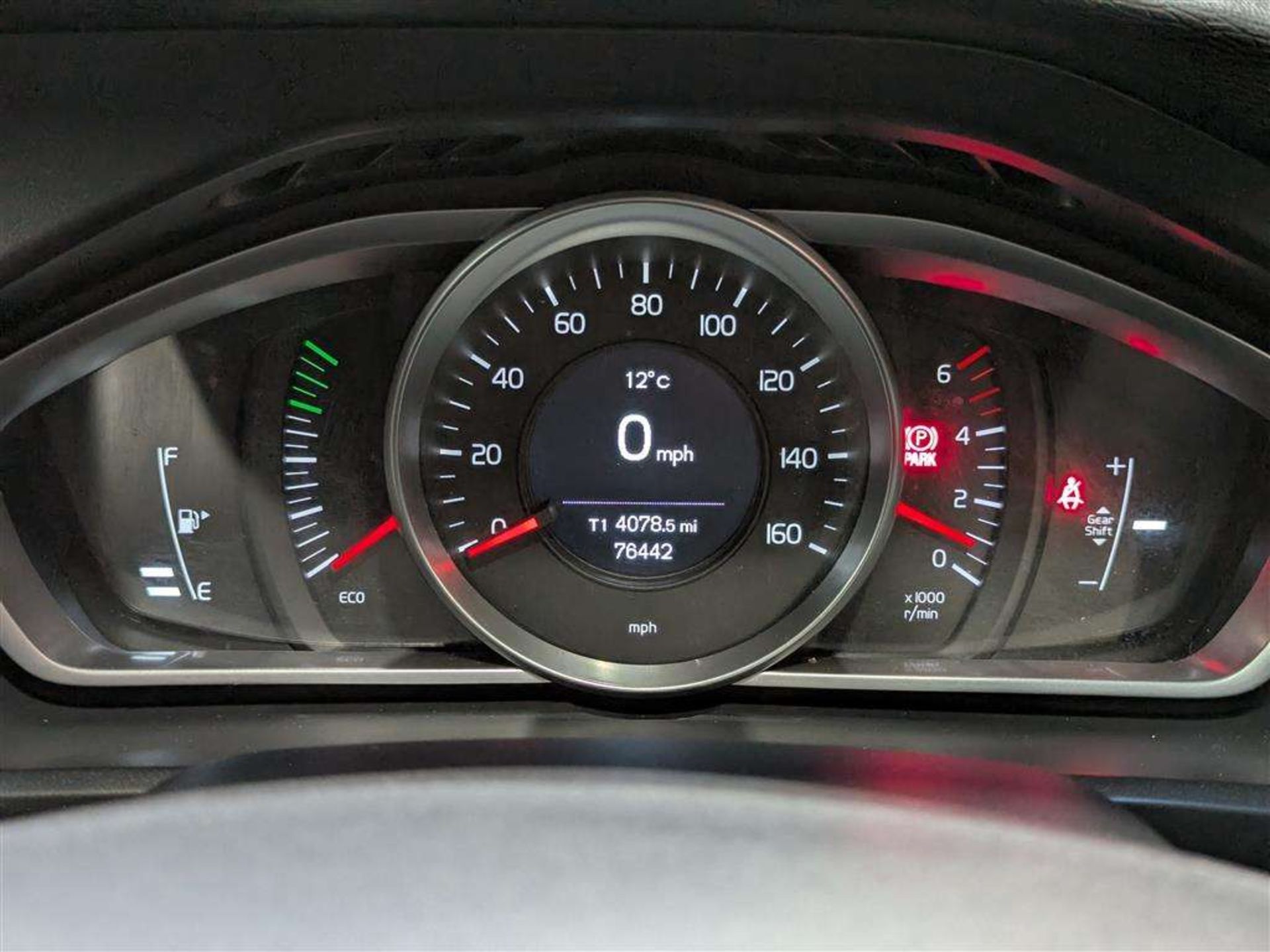 2015 VOLVO V40 CROSS COUNTRY LUX NAV - Image 28 of 30