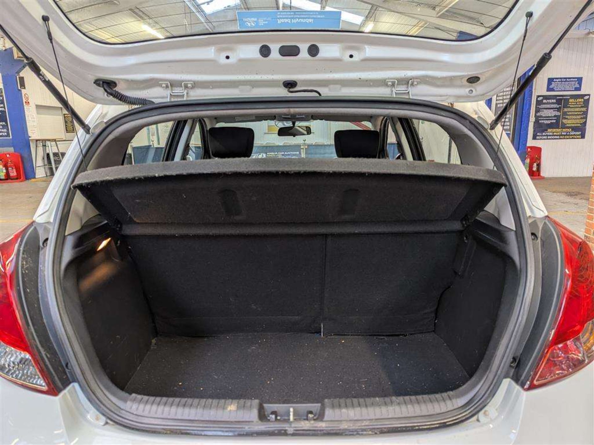 2014 HYUNDAI I20 ACTIVE - Image 8 of 30