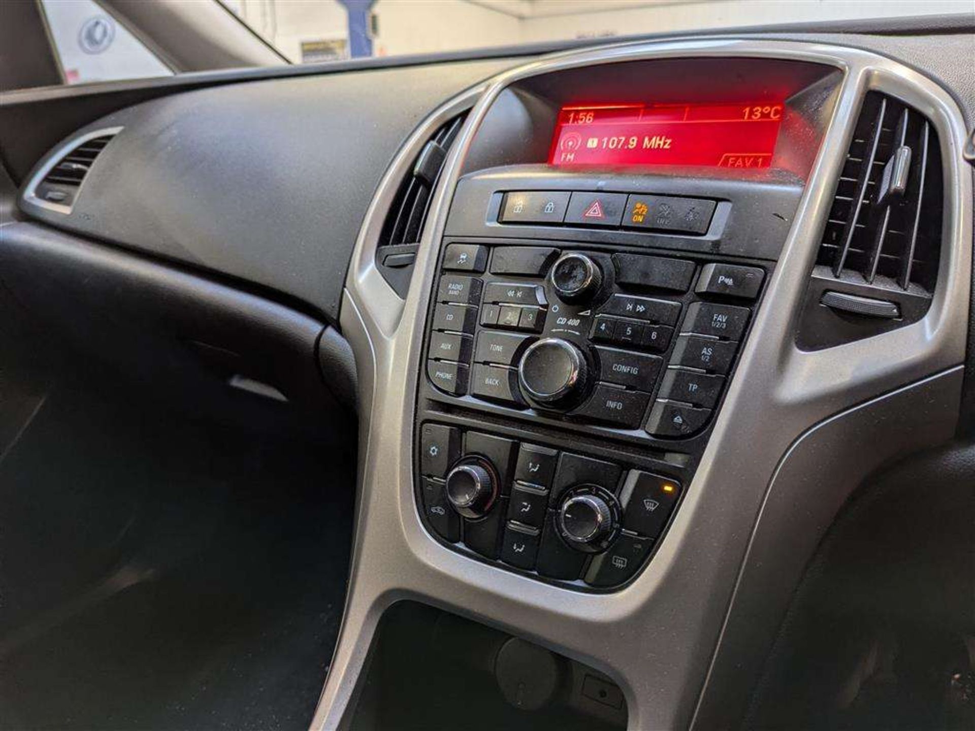 2010 VAUXHALL ASTRA EXCLUSIV 85 - Image 31 of 49