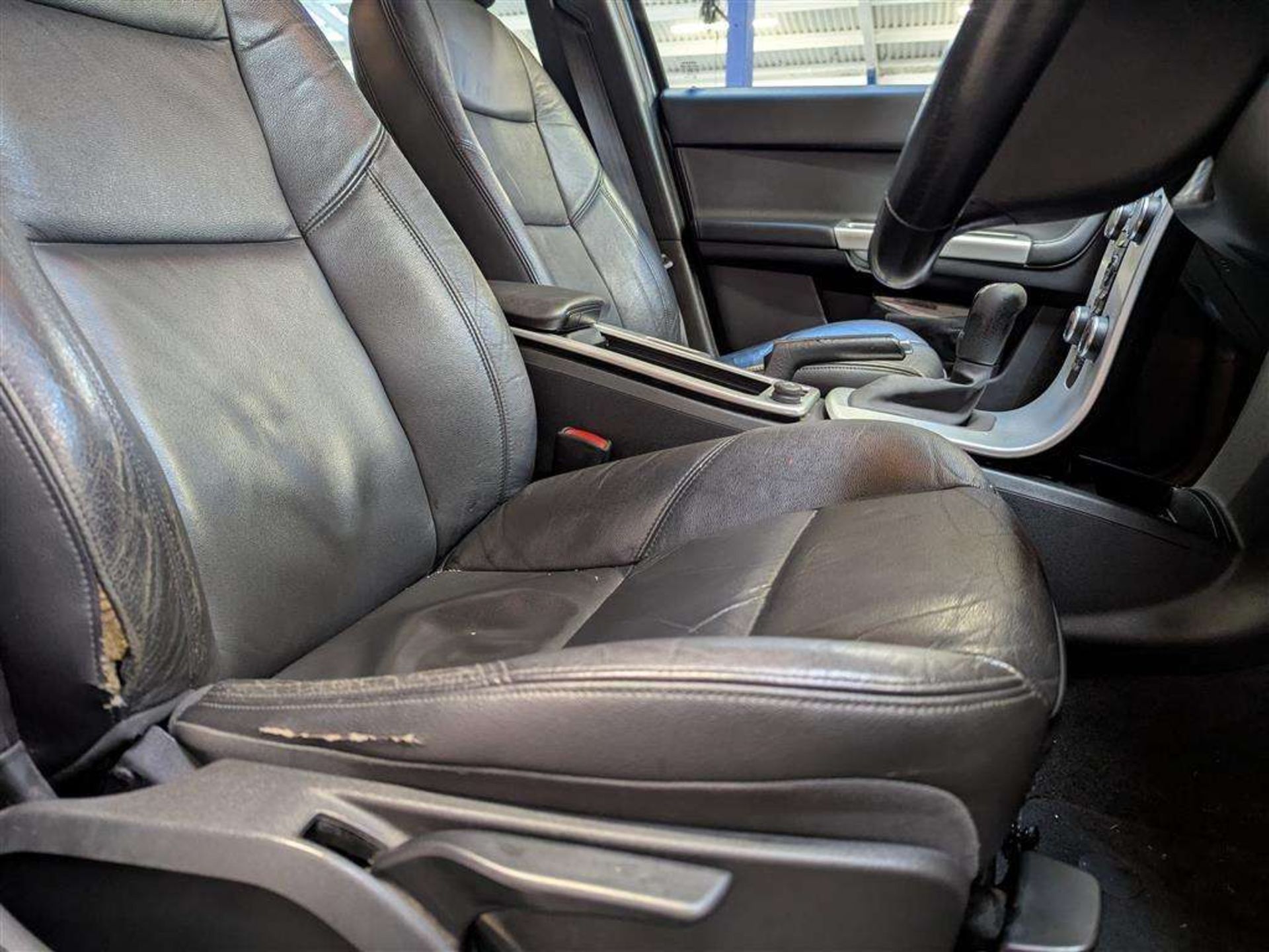 2011 VOLVO V50 SE LUX EDITION D3 - Image 10 of 29