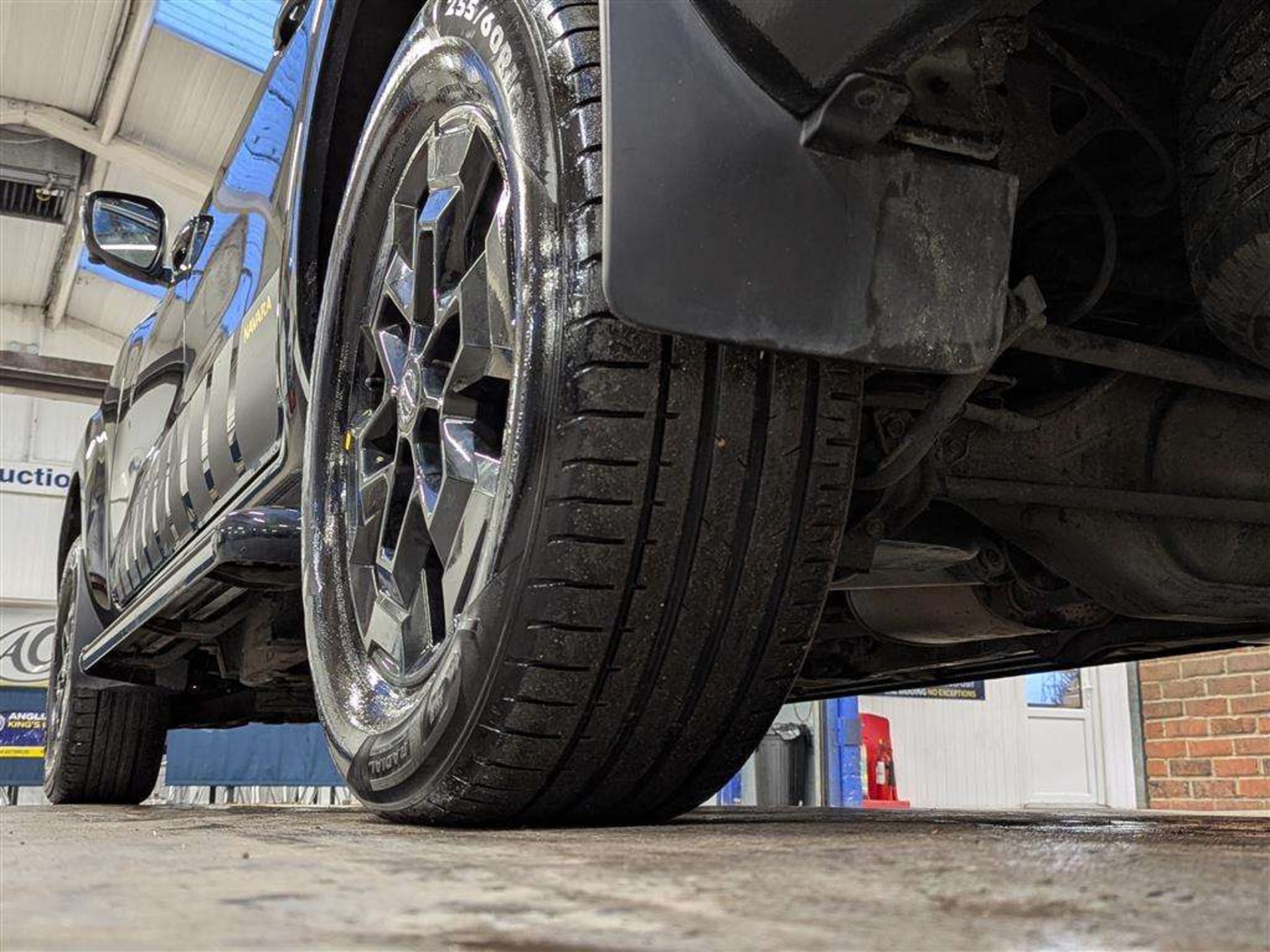 2019 NISSAN NAVARA N-GUARD DCI AUTO - Image 11 of 30