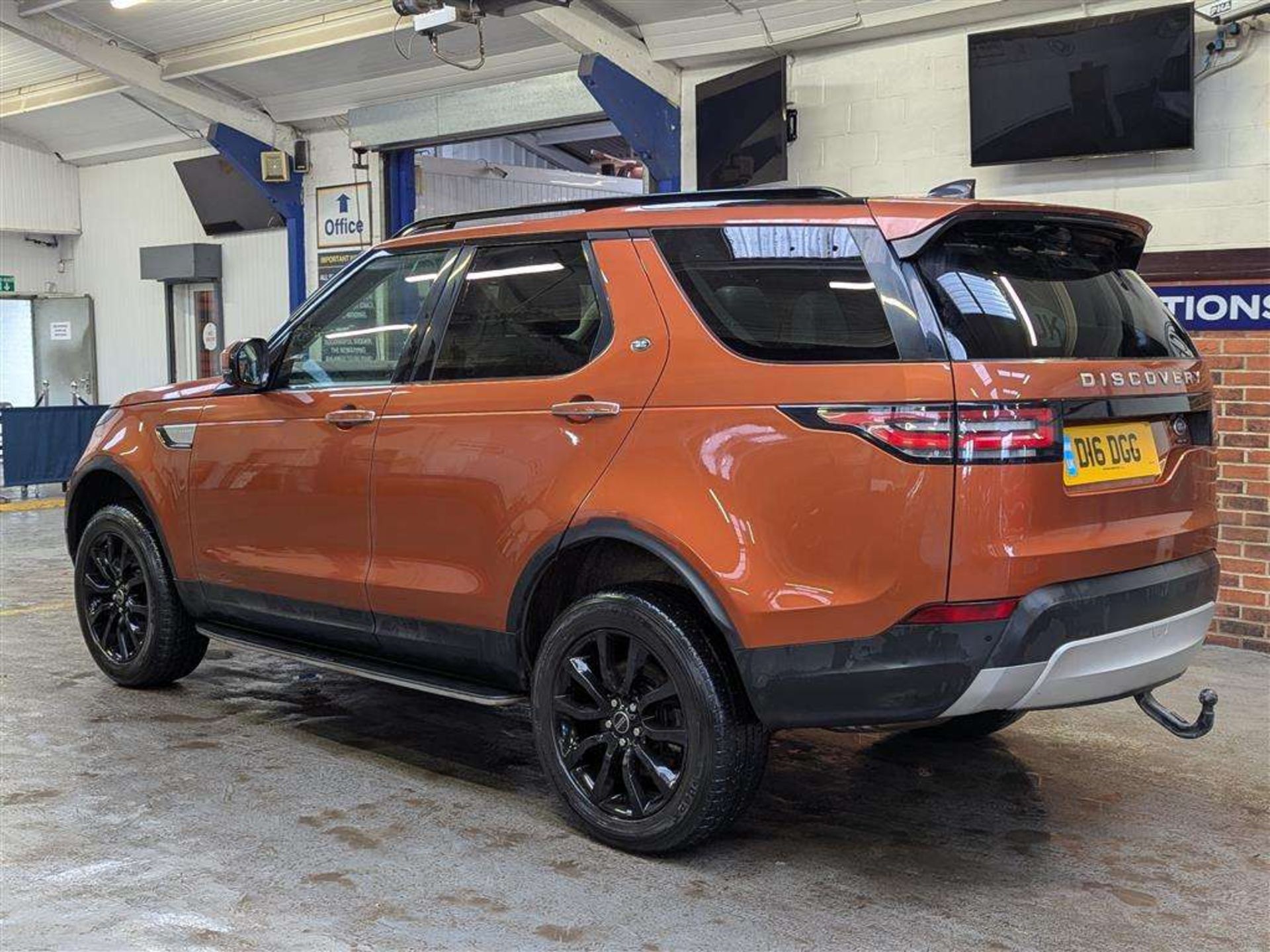 2016 LAND ROVER DISCOVERY LUXURY HSE TD6 - Image 4 of 46