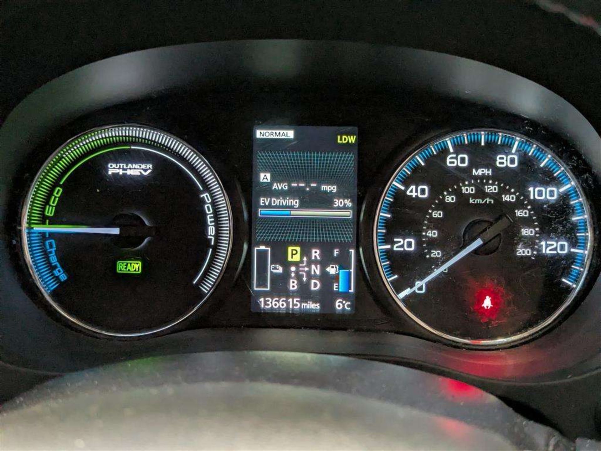 2015 MITSUBISHI OUTLANDER GX 4HS PHEV AUTO - Image 28 of 30