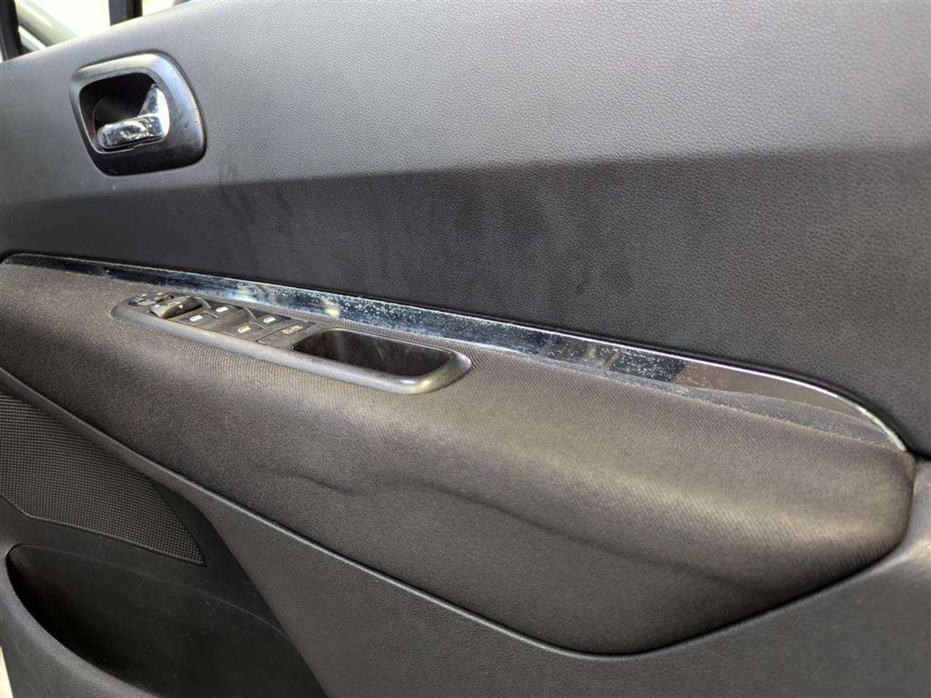 2011 PEUGEOT 3008 EXCLUSIVE HDI - Image 14 of 30