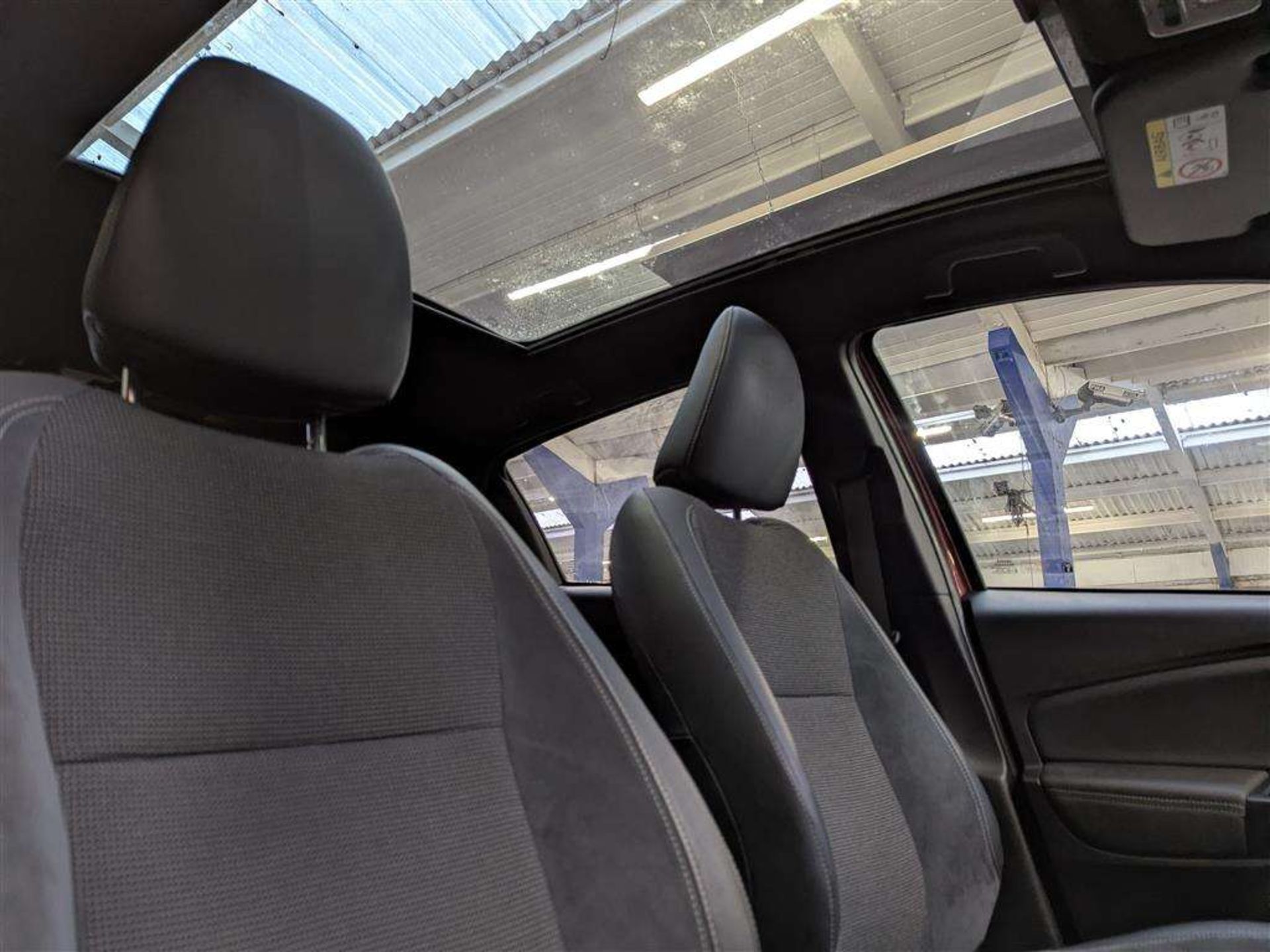 2017 TOYOTA YARIS EXCEL HYBRID VVT-I - Image 16 of 28