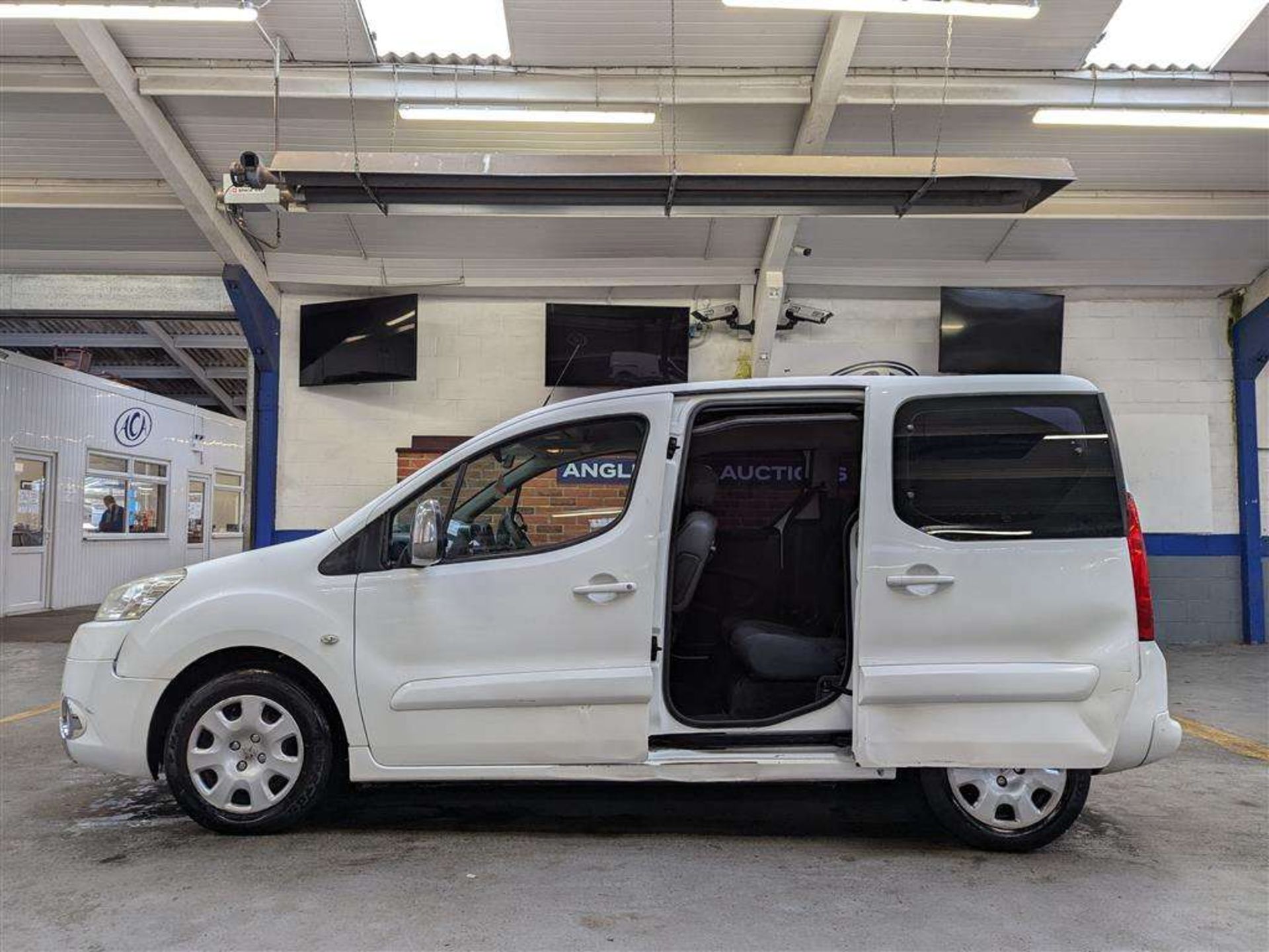 2011 PEUGEOT PARTNER TEPEE S E-HDI S-A - Image 2 of 29