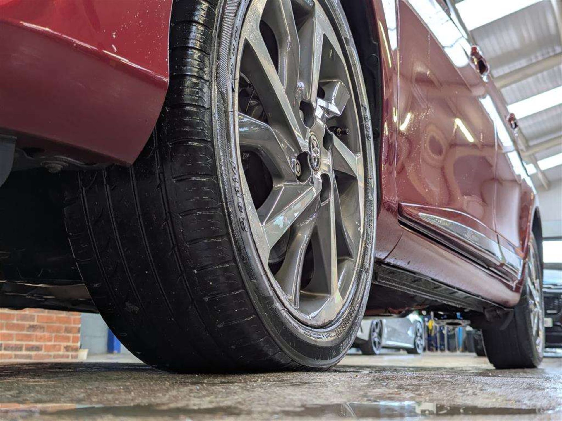 2017 TOYOTA YARIS EXCEL HYBRID VVT-I - Image 11 of 28