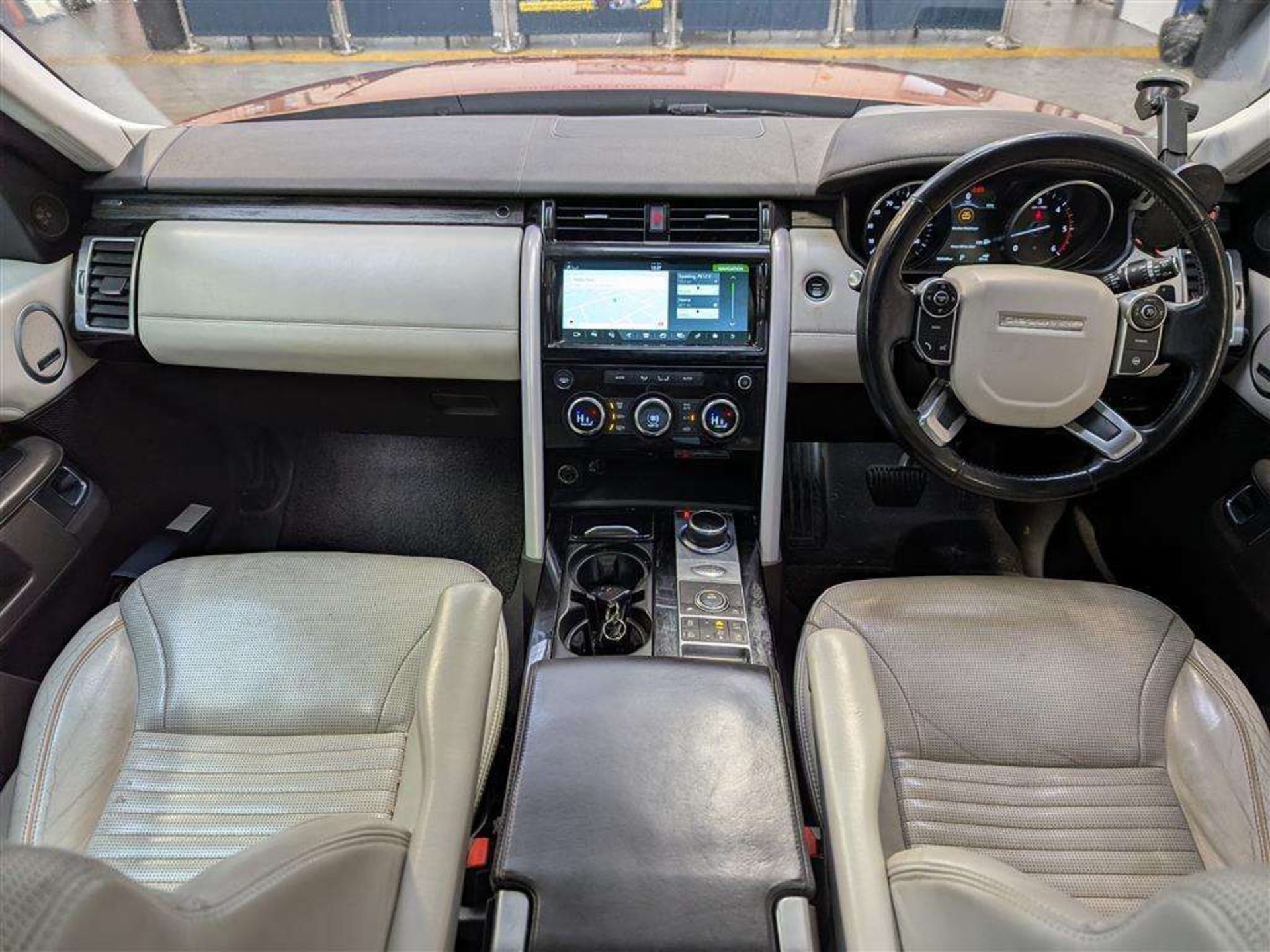 2016 LAND ROVER DISCOVERY LUXURY HSE TD6 - Image 6 of 46