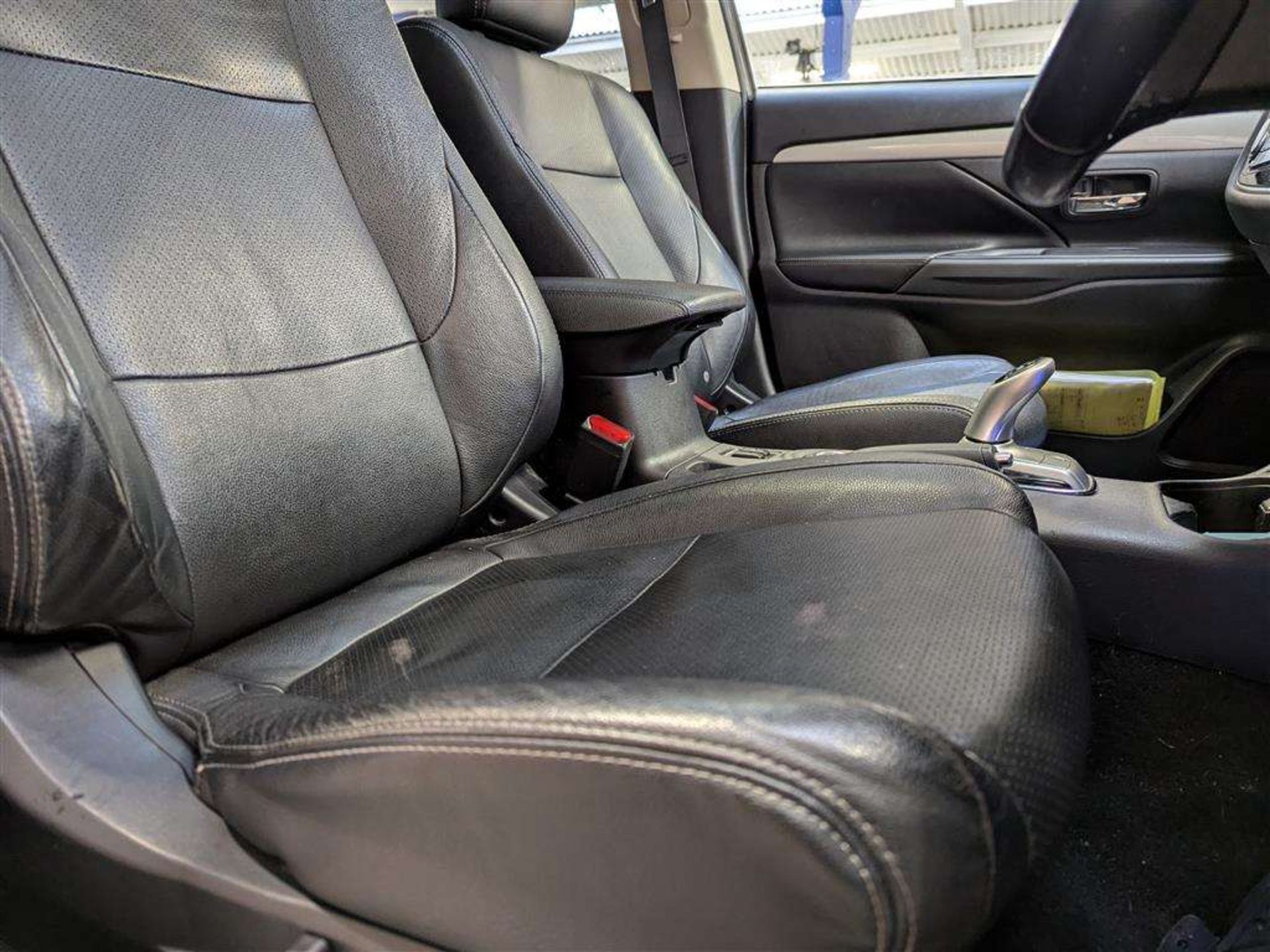 2015 MITSUBISHI OUTLANDER GX 4HS PHEV AUTO - Image 16 of 30