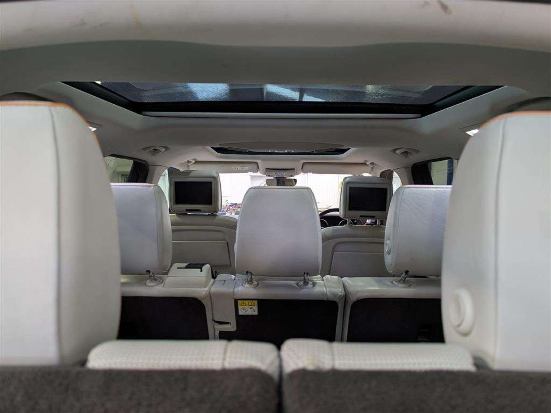 2016 LAND ROVER DISCOVERY LUXURY HSE TD6 - Image 8 of 46